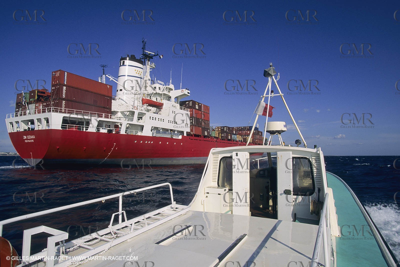 Monde maritime, opérations porturaires, ports, manoeuvres, marine world, harbour operations, maritime shipping,