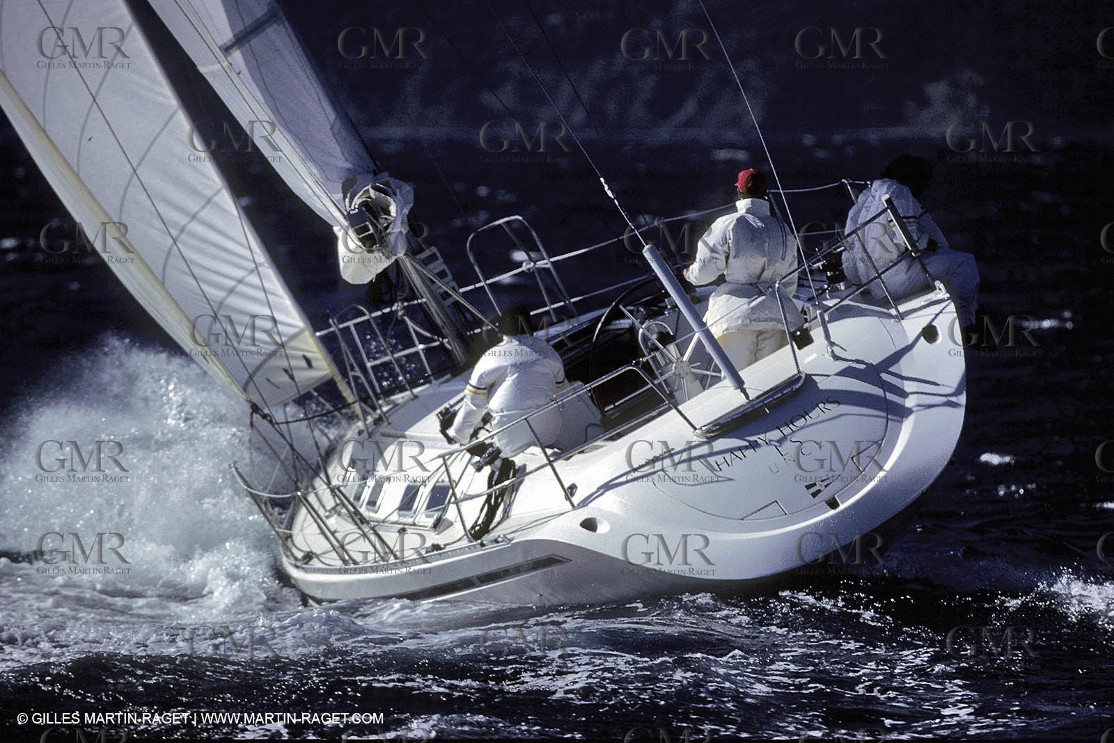 Crusing monohull sailing