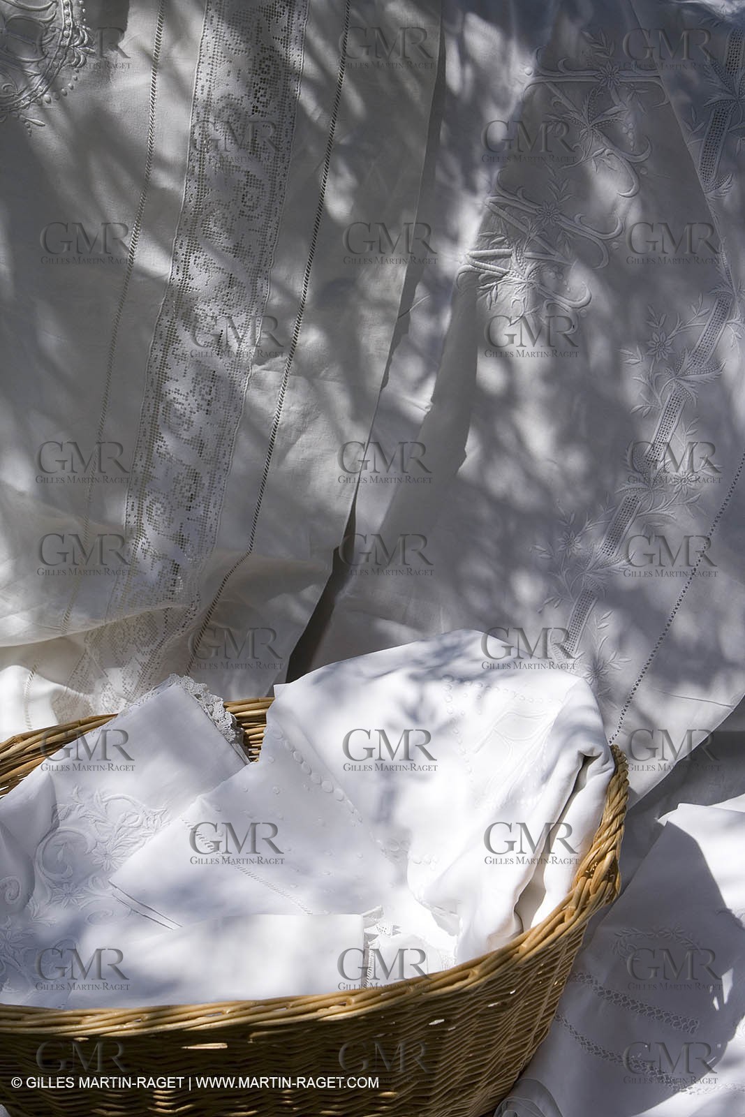 Vallon raget, nice household linen