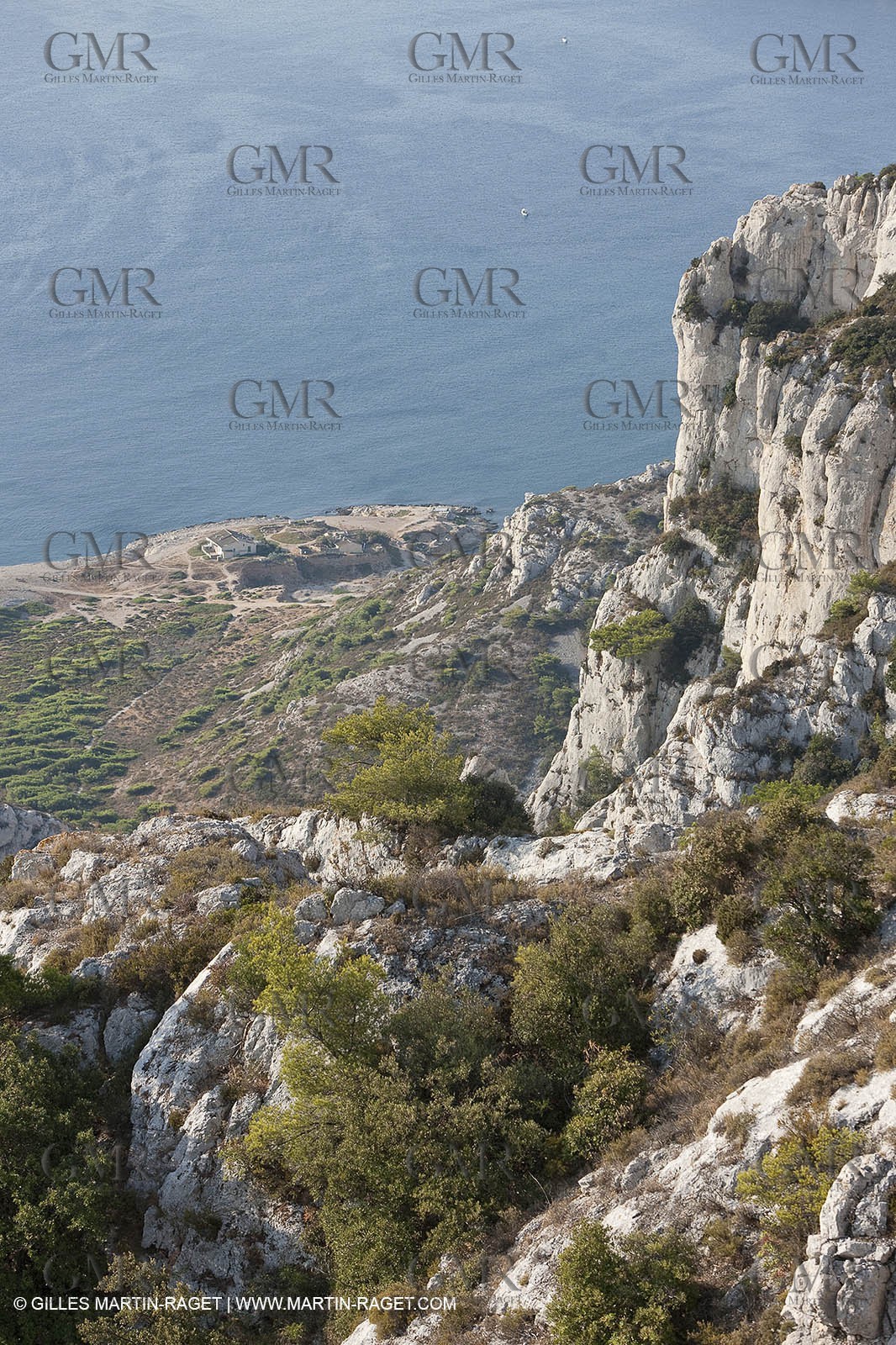 10 09 2009 - Marseille (FRA, 13) - Les Calanques - Massif de Marseilleveyre - Cabanons de la calanque de Marseilleveyre