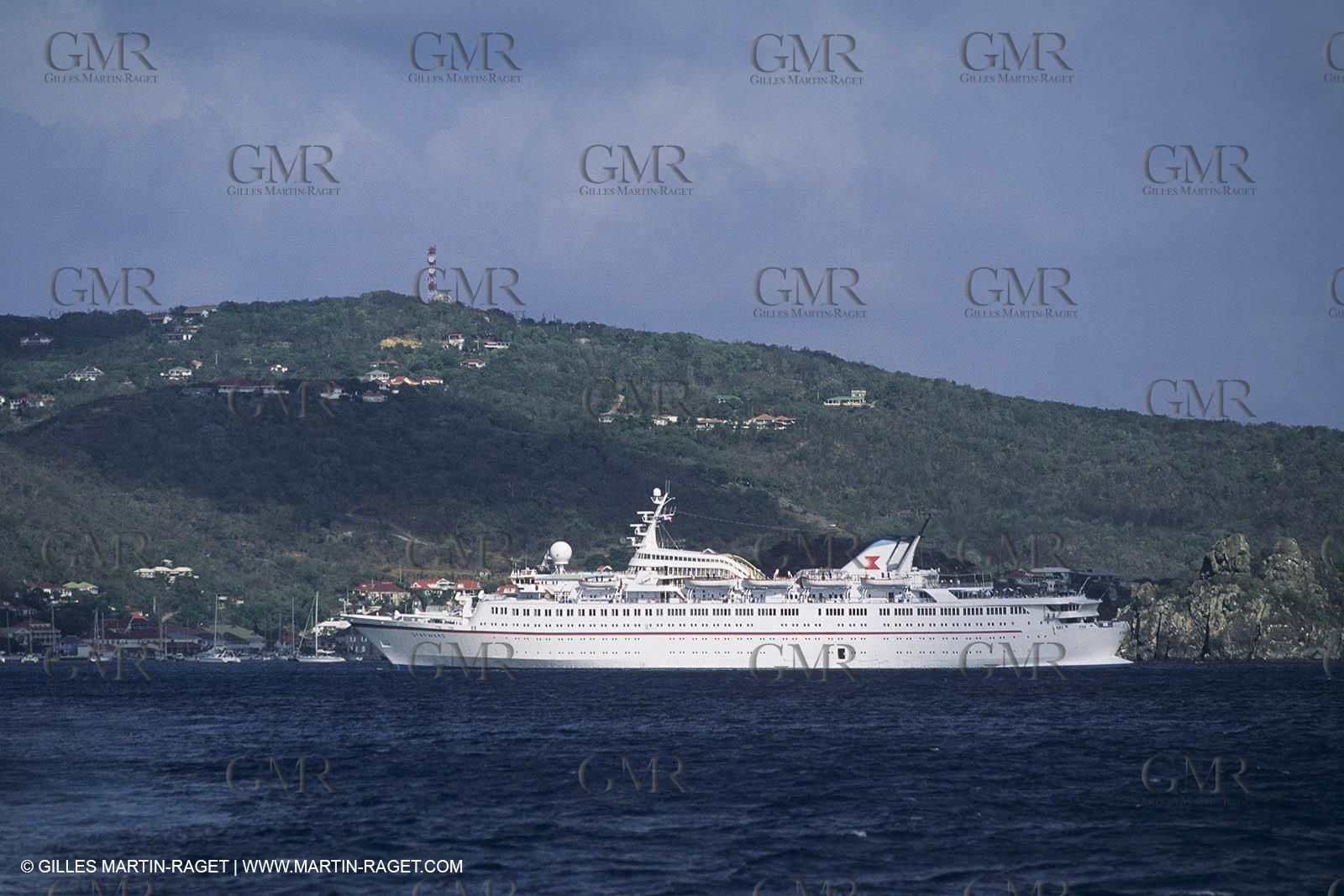 Paquebots, liners, cruise ships