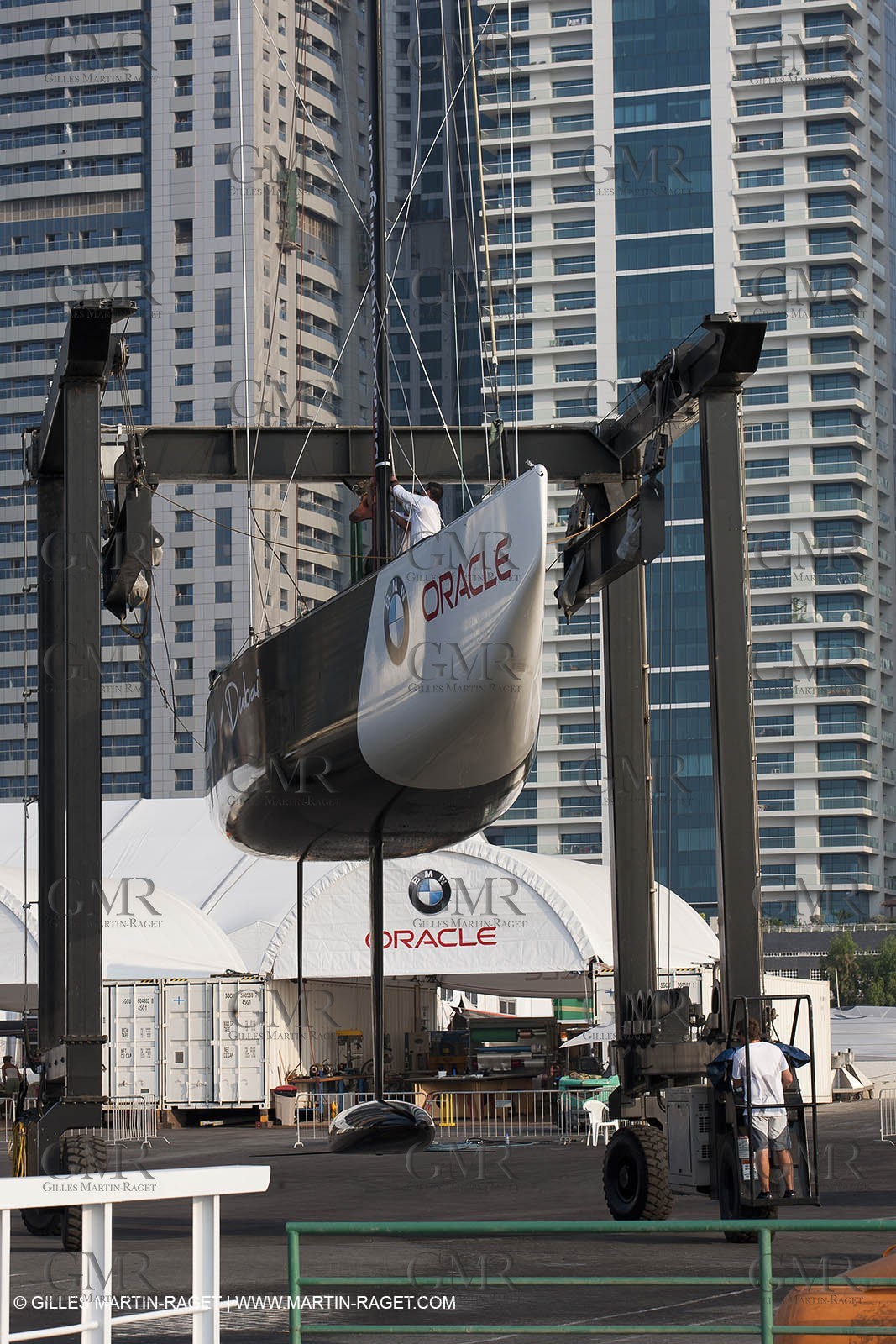 14 11 2010 - Dubai (UAE) - Dubai Louis Vuitton Trophy -  BMW ORACLE Racing - Training - Onboard Vs All 4 one