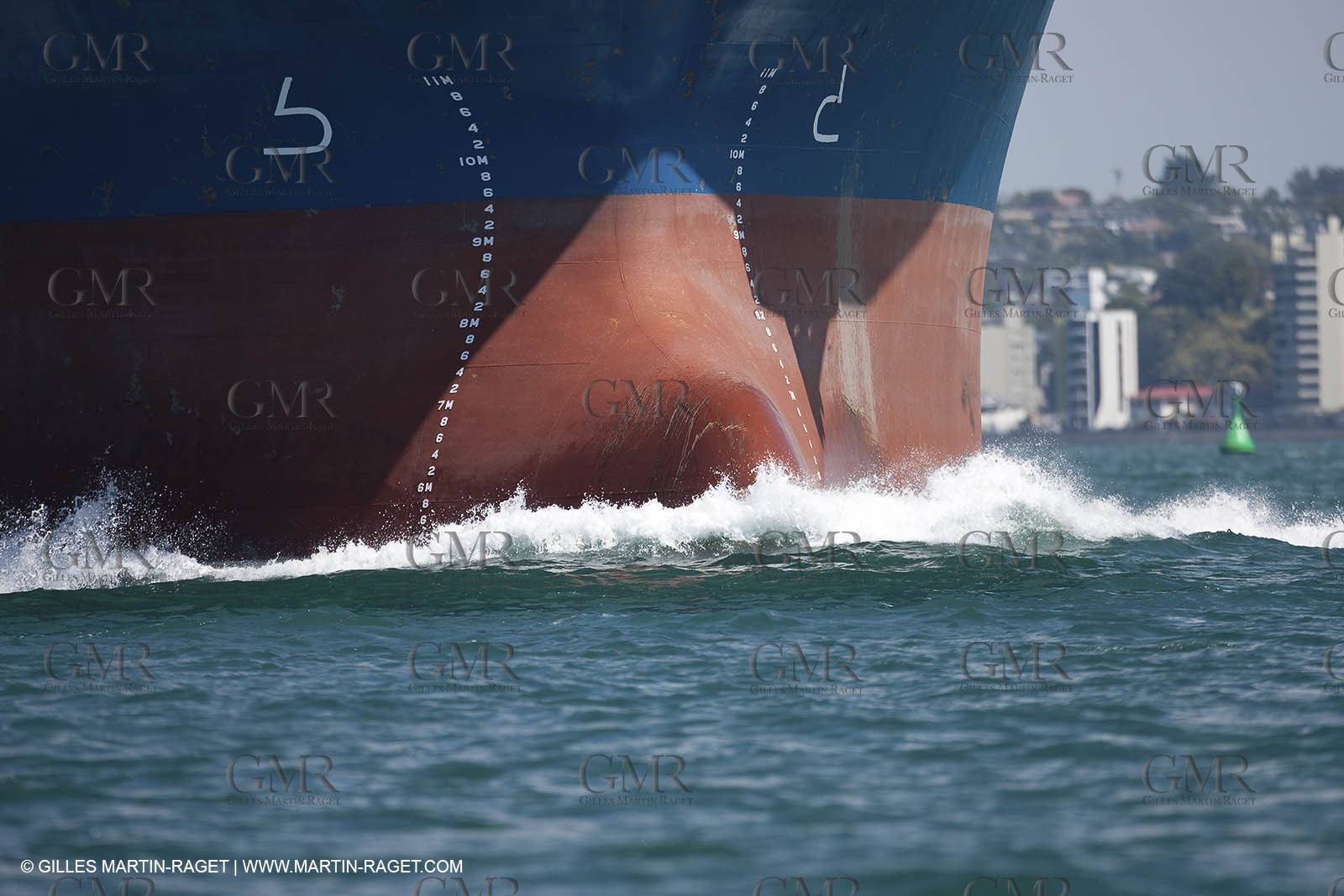 23 01 2009 - Auckland (NZL) -  Louis Vuitton Pacific Series - BMW ORACLE Racing-Tuning up onboard Emirates Team New Zealand yacht