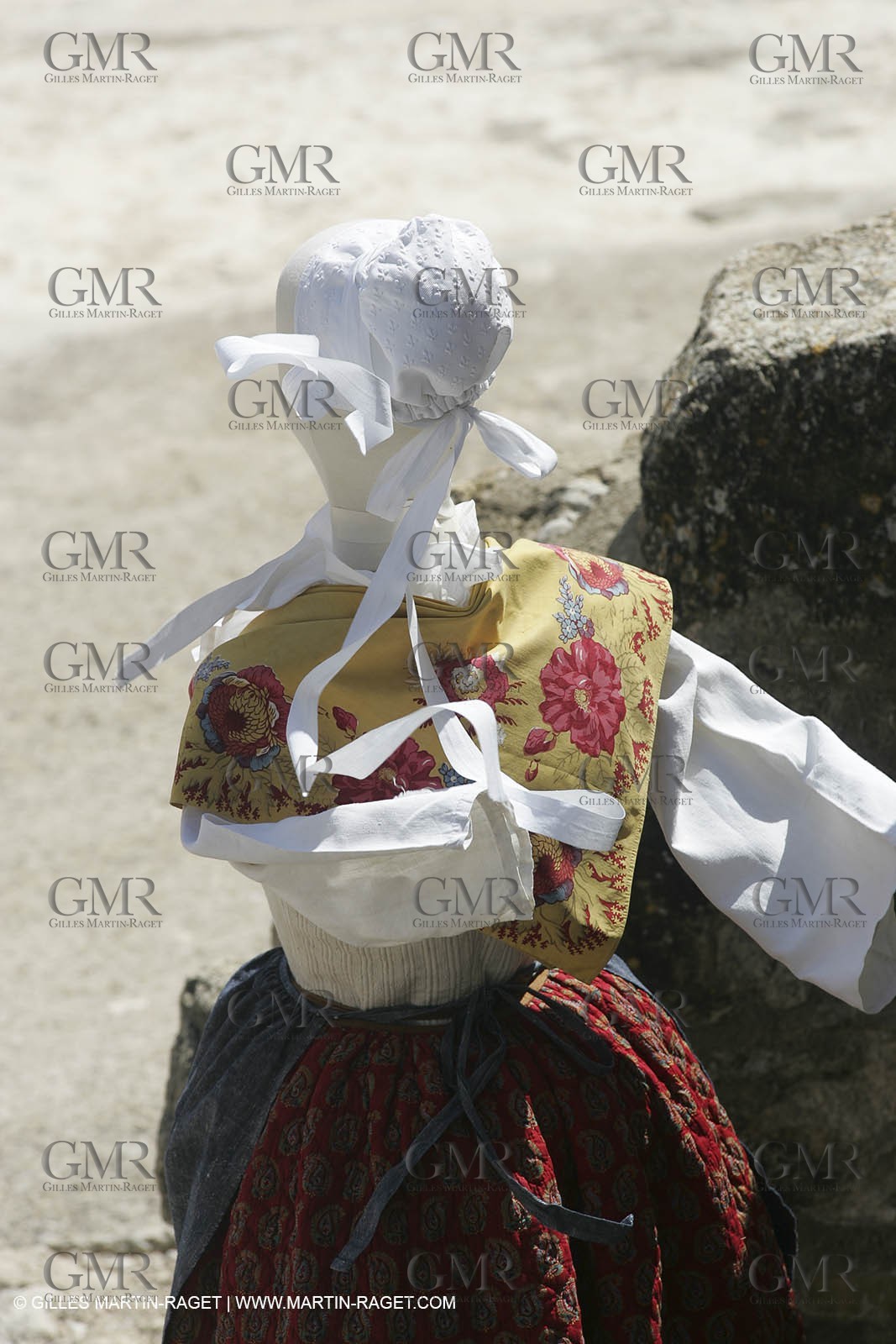 May 2004 - La Tour d'Aigues (FRA, 84) - Old costumes for women of the South exhibition