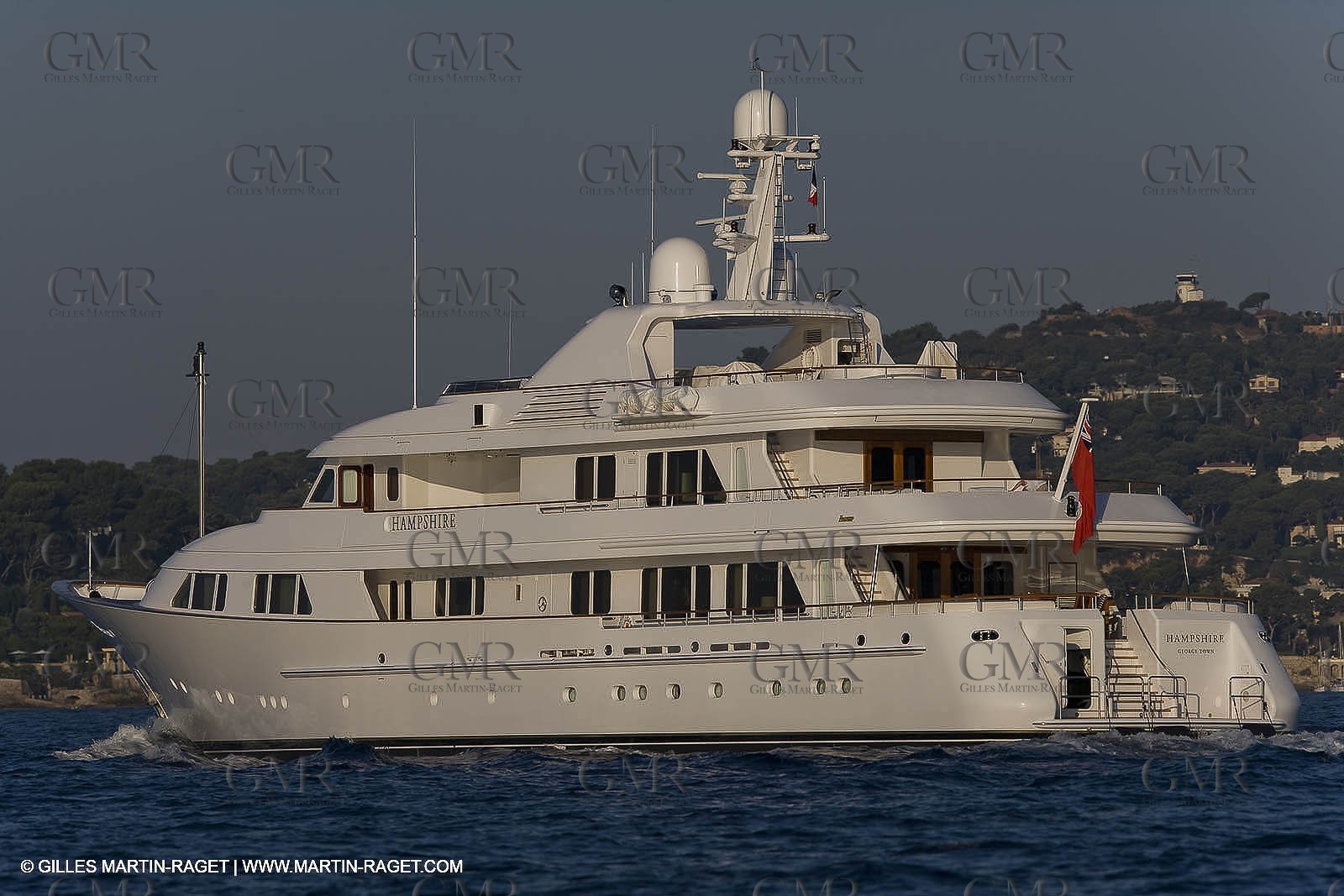 28 07 2007 - St Jean Cap Ferrat - SuperYachts - Motor Yachts - Hampshire