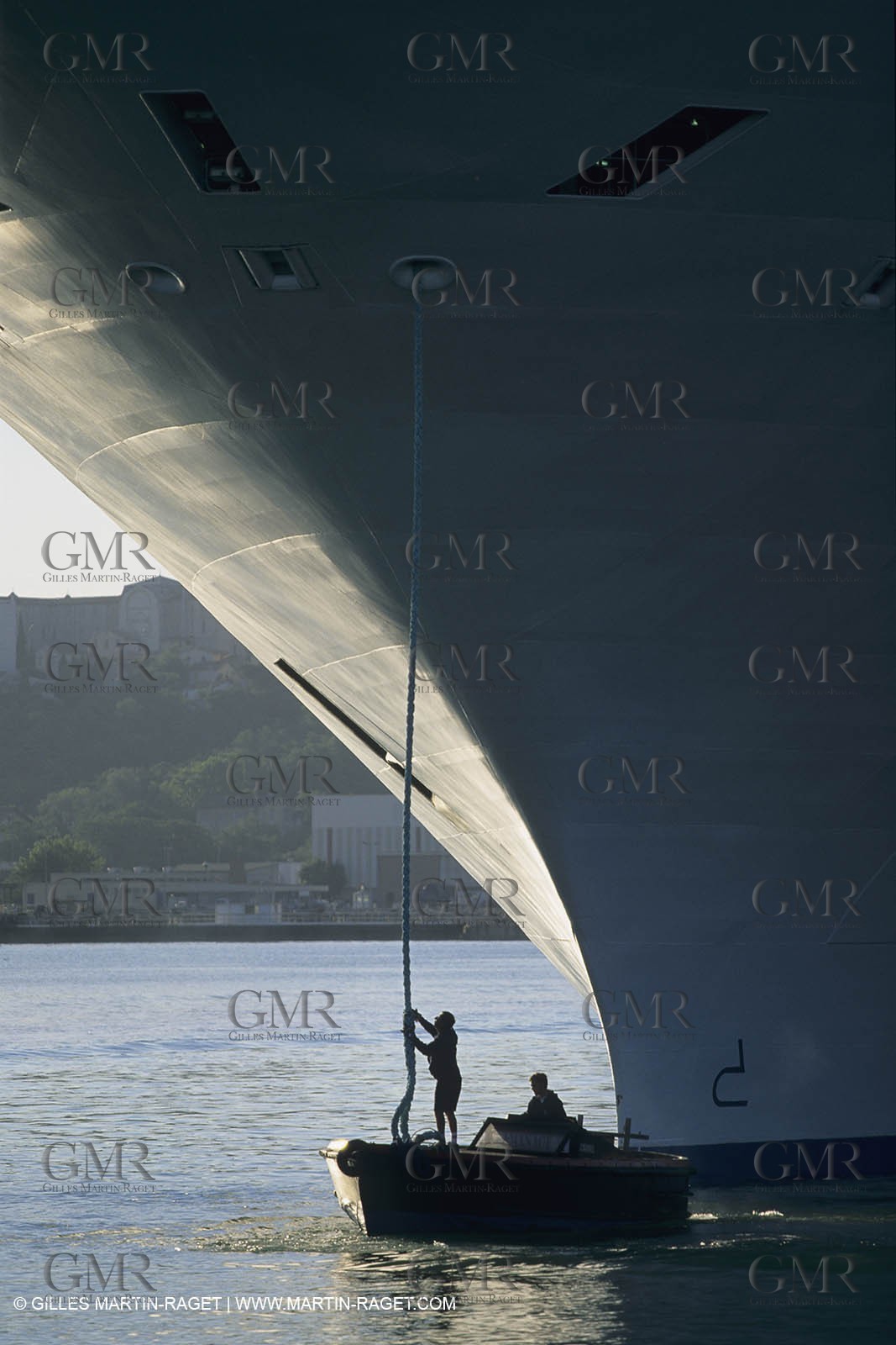 Monde maritime, opérations porturaires, ports, manoeuvres, marine world, harbour operations, maritime shipping,