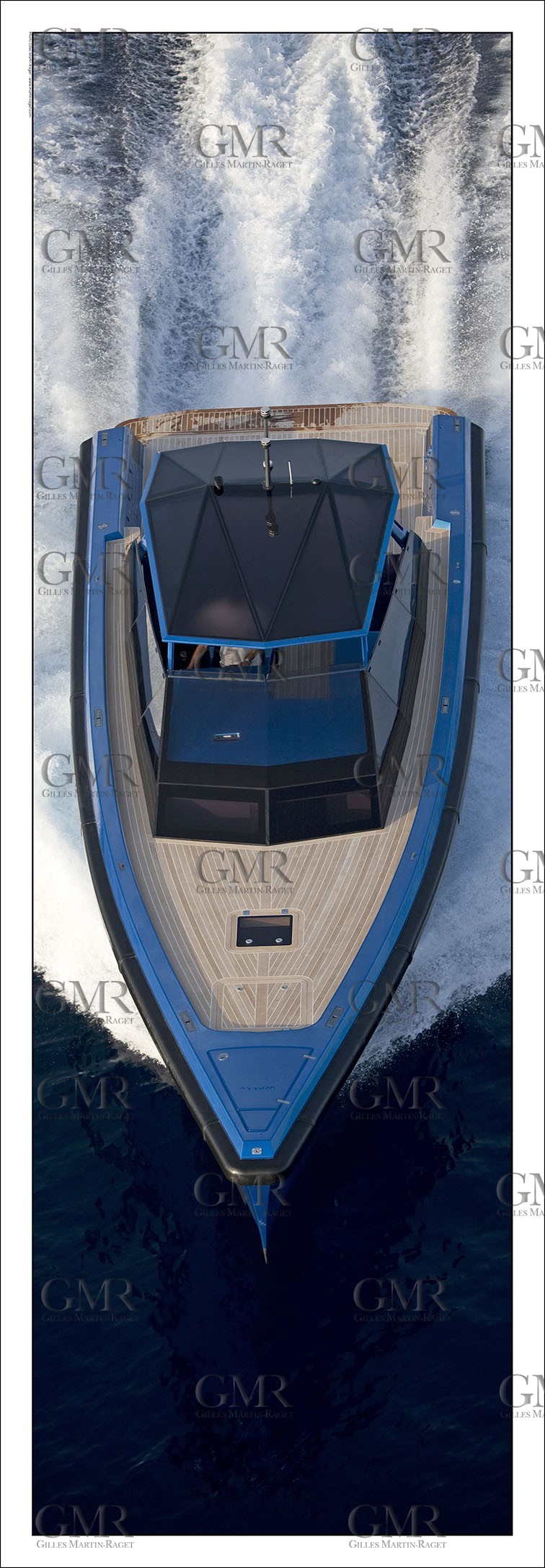 Produit : Tirage photo réalisé par nos soins sur imprimante jet d'encre professionnelle Epson à partir de 8 encres ultrachrome inaltérables (label Digigraphie).Formats au choix :. 20 x 60 cm. 33 x 95 cm- 52 x 150 cmChoix des papiers :. Papier standard brillant 250 gr., filet noir, marge blanche, tirage non signé. Papier haut de gamme satiné 290 gr. filet noir, marge blanche, tirage vérifié et signé par l'auteur.. Autres supports (canvas, acrylique, dibond) sur demandeConditionnement : tube cylindrique renforcé.Options pour l'expédition : . colissimo + dépôt boîte aux lettres (France uniquement). Colissimo avec signature à réception. Transporteur express (2 jours ouvrés) avec signature à réceptionCliquez sur caddie pour sélectionner votre formule et démarrer la procédure de commande en ligne