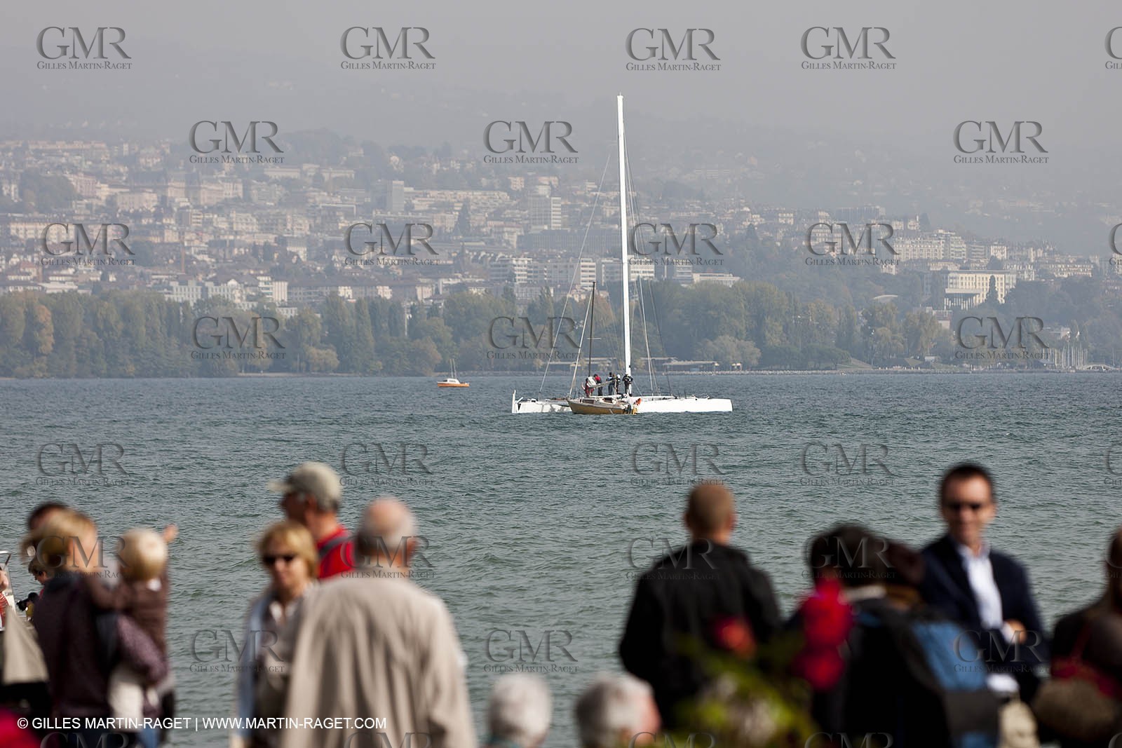 08 10 10 - St Sulpice (SUI) - Hydroptere.ch touches water