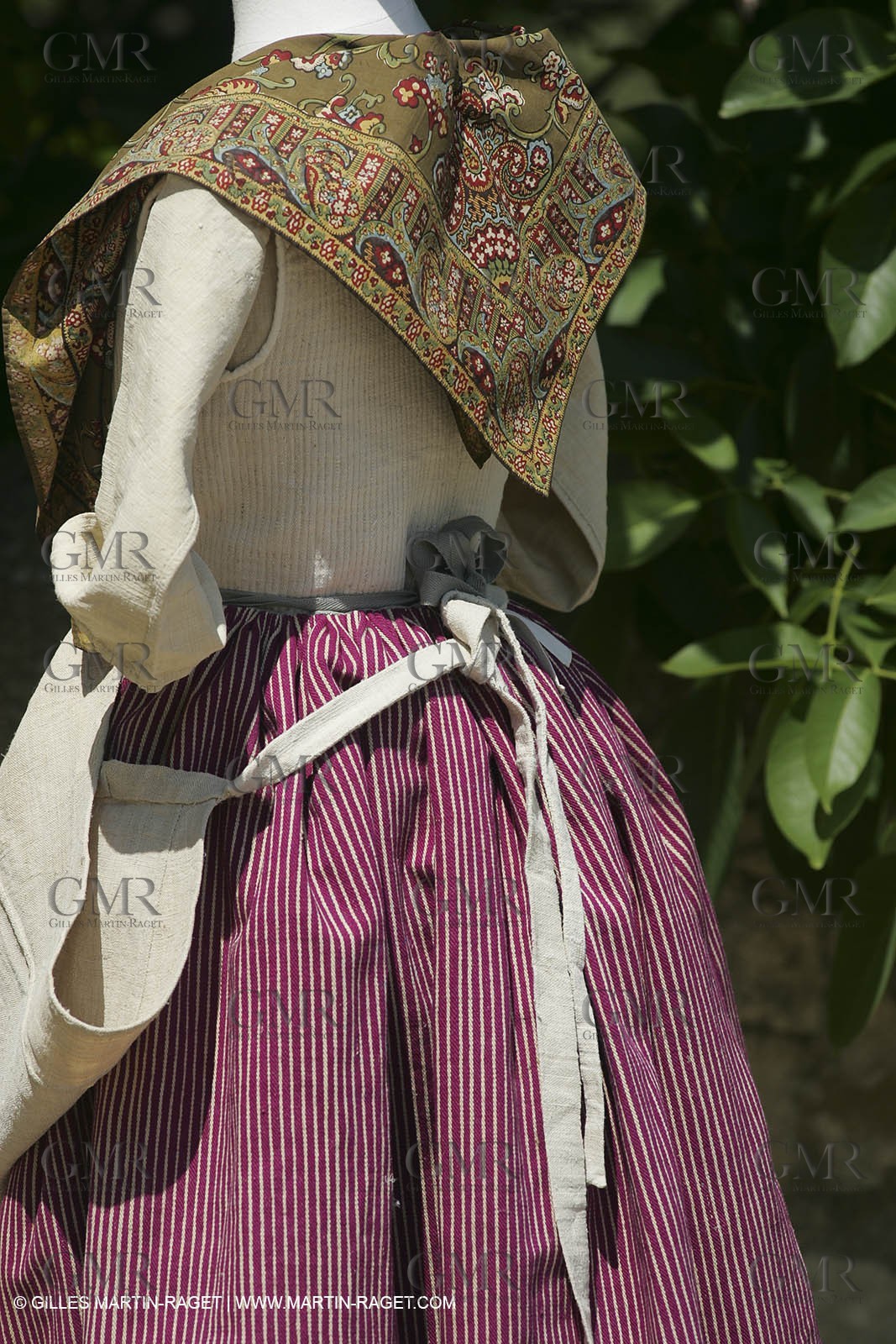 May 2004 - La Tour d'Aigues (FRA, 84) - Old costumes for women of the South exhibition