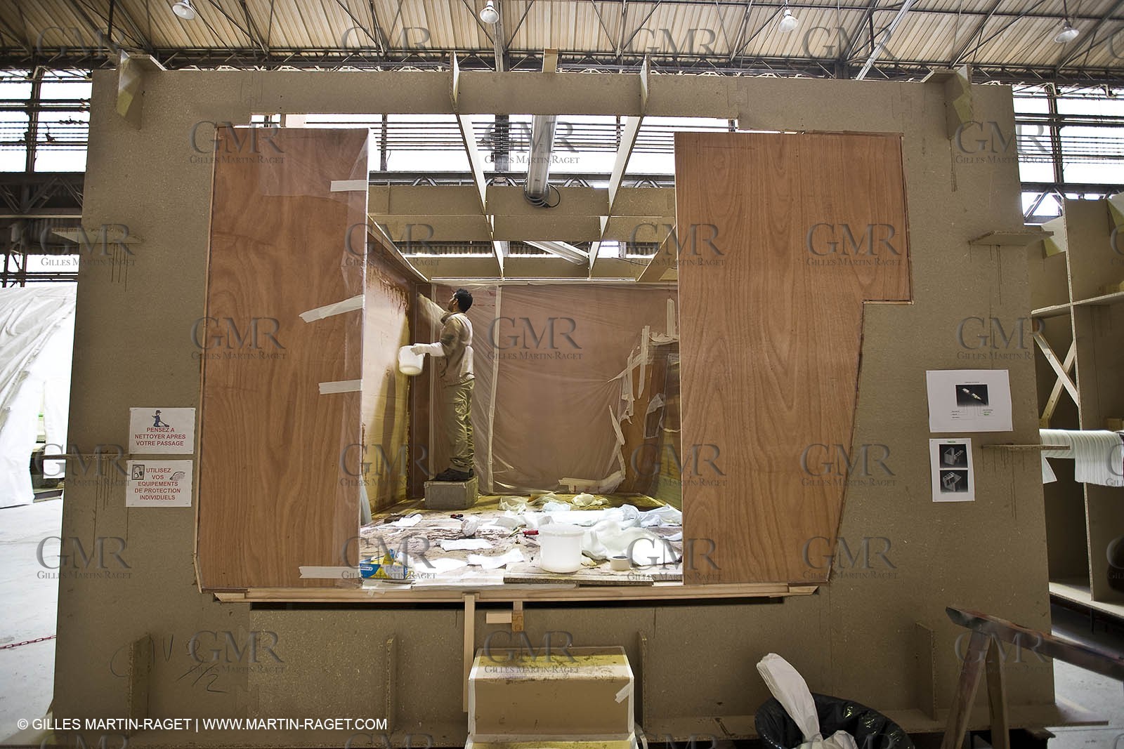 22 01 2008 - La Ciotat (FRA, 13) - Construction of cruising catamaran Nahema at H2X boatyard -modules lamination