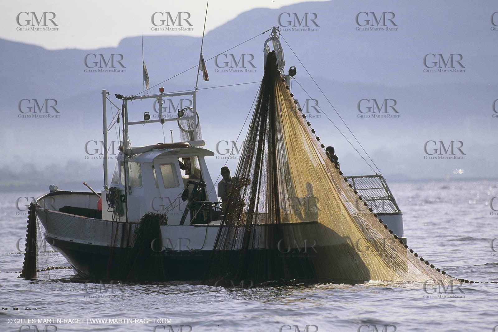 Pêche, barques, pointus, pêcheurs