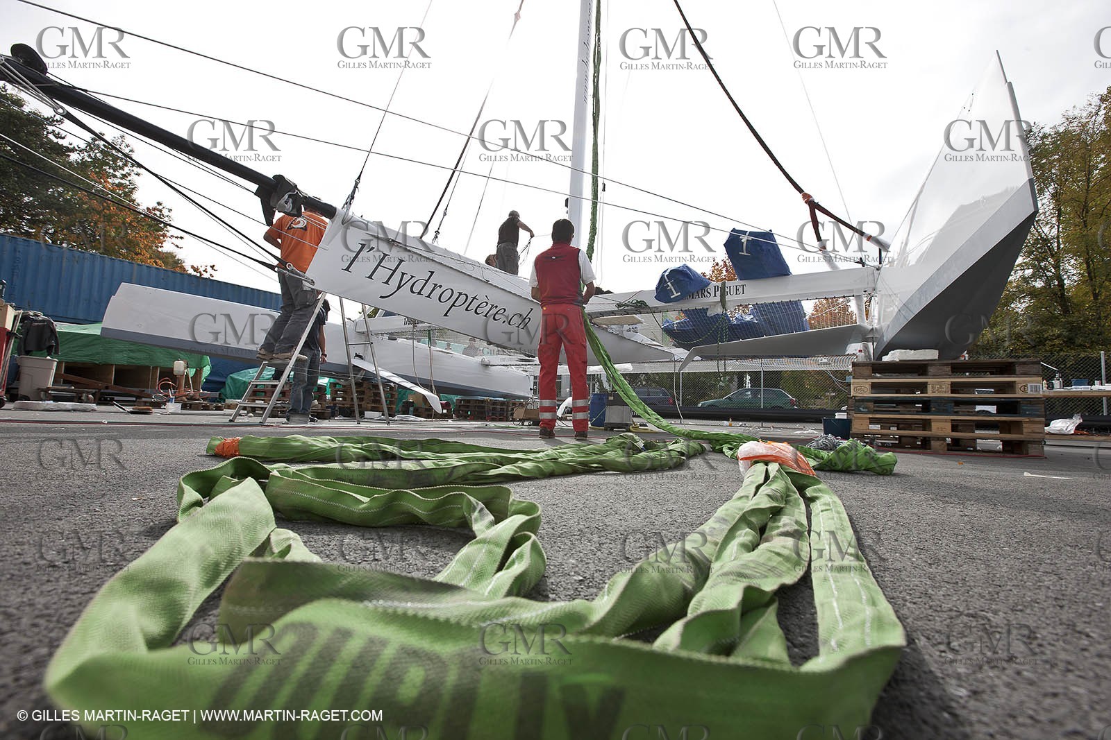 08 10 10 - St Sulpice (SUI) - Hydroptere.ch touches water