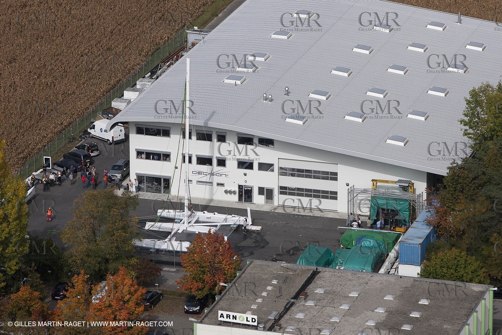 08 10 10 - St Sulpice (SUI) - Hydroptere.ch touches water