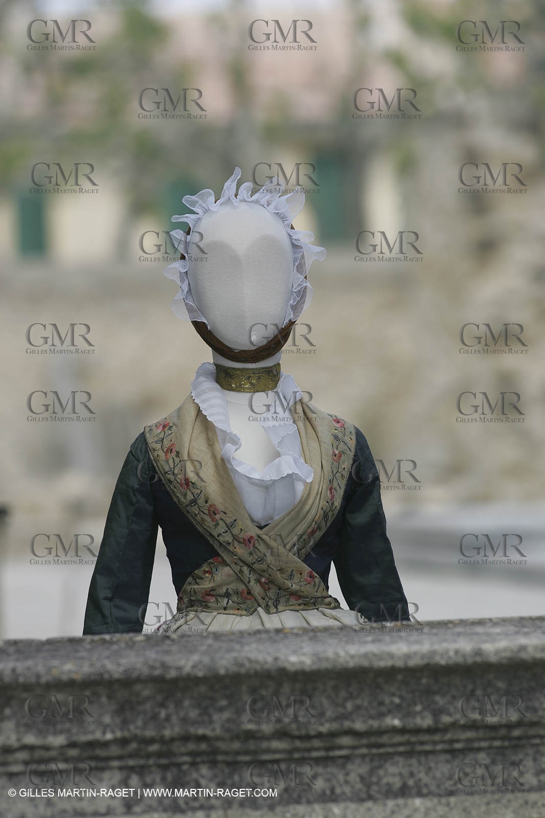 May 2004 - La Tour d'Aigues (FRA, 84) - Old costumes for women of the South exhibition