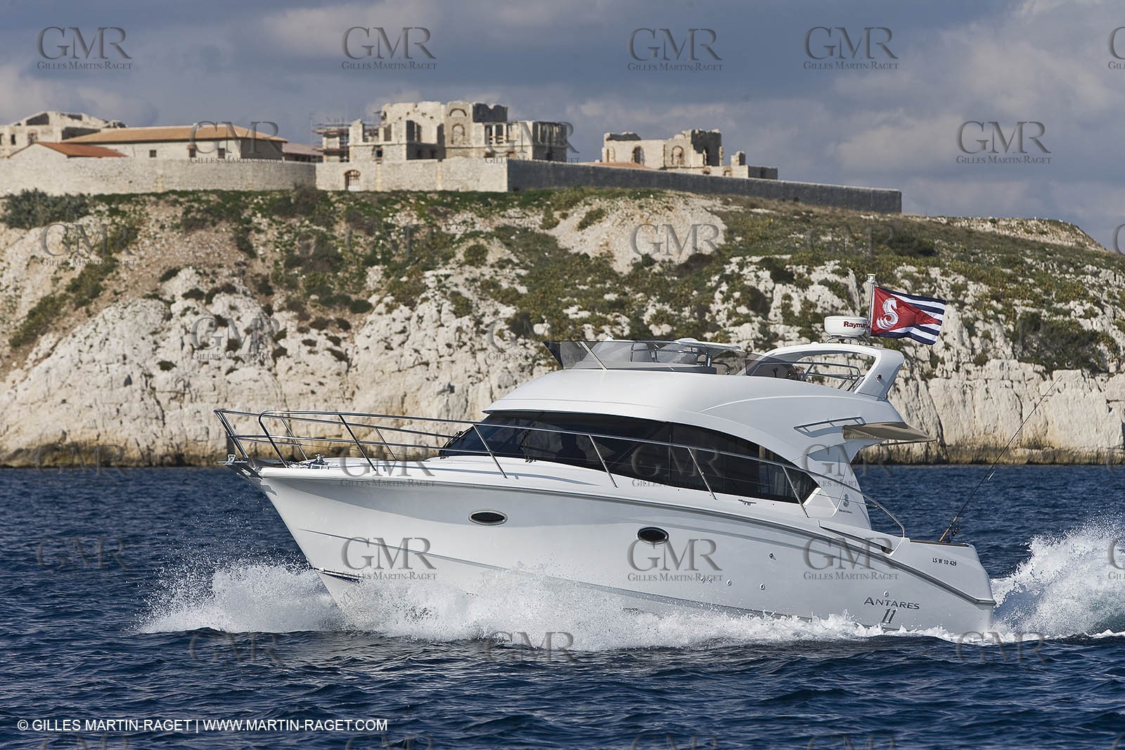 Motor boat running