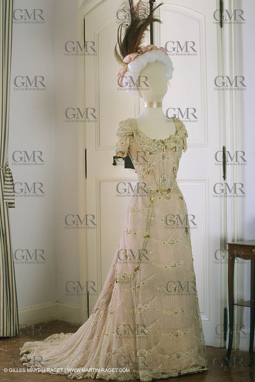 France, Provence, Exposition Costumes de Chateaux