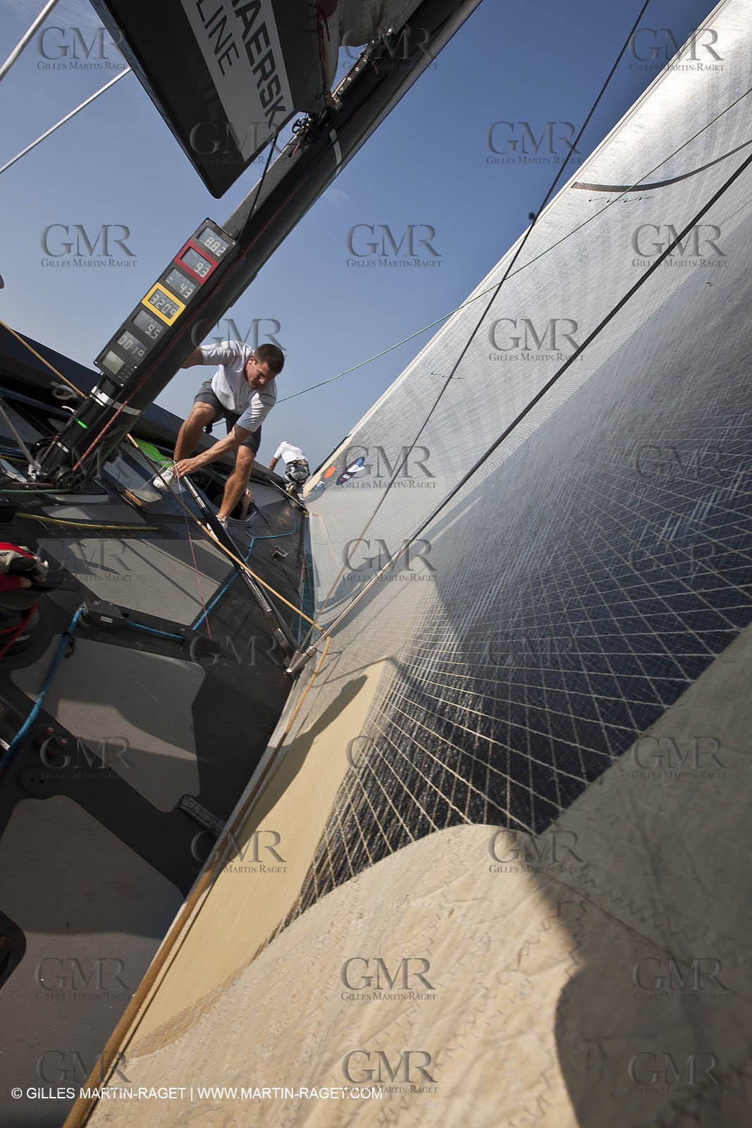 14 11 2010 - Dubai (UAE) - Dubai Louis Vuitton Trophy -  BMW ORACLE Racing - Training - Onboard Vs All 4 one