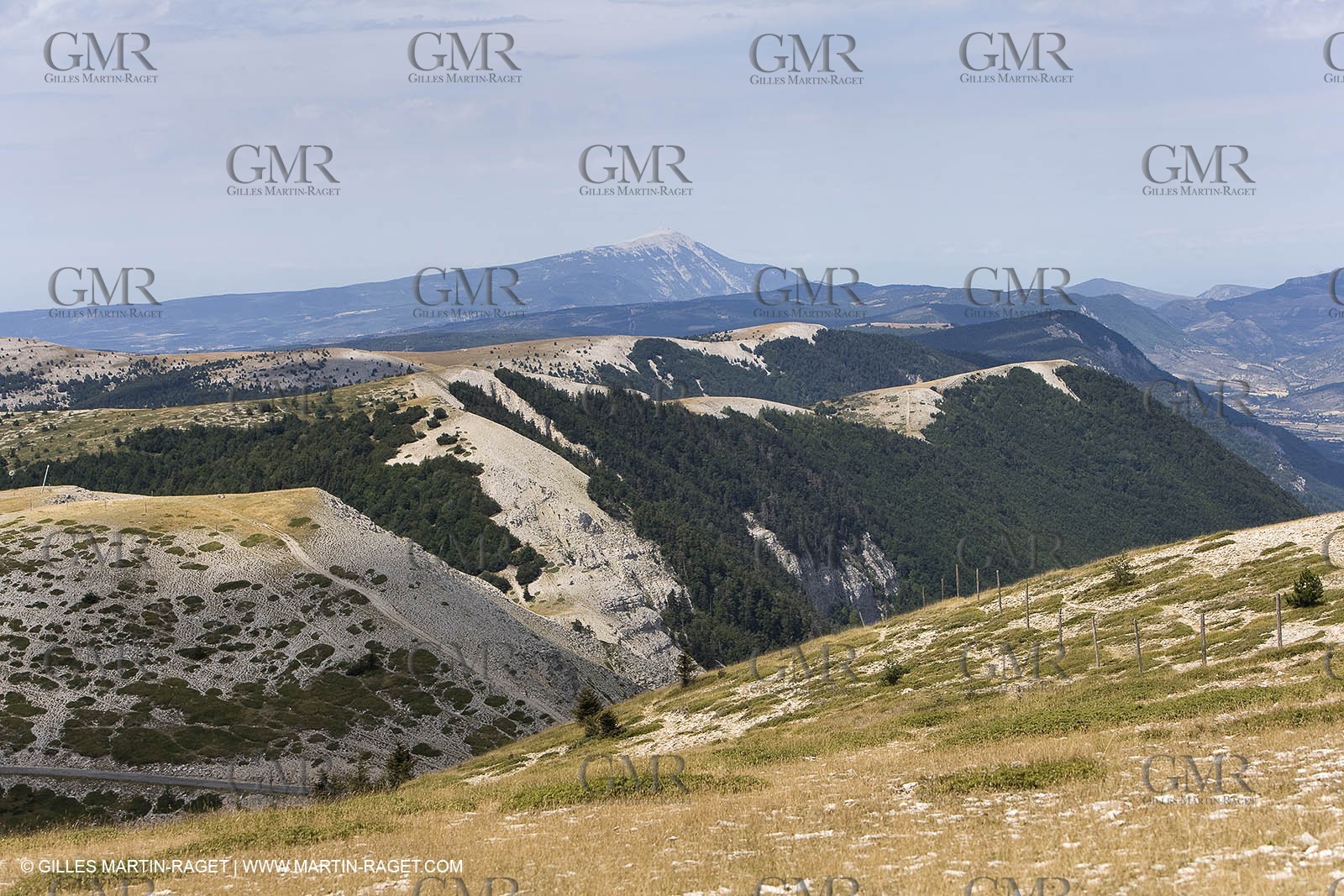19 08 07 - Higher Provence, landscapes as seen from top of Mount Lure (FRA, 04)