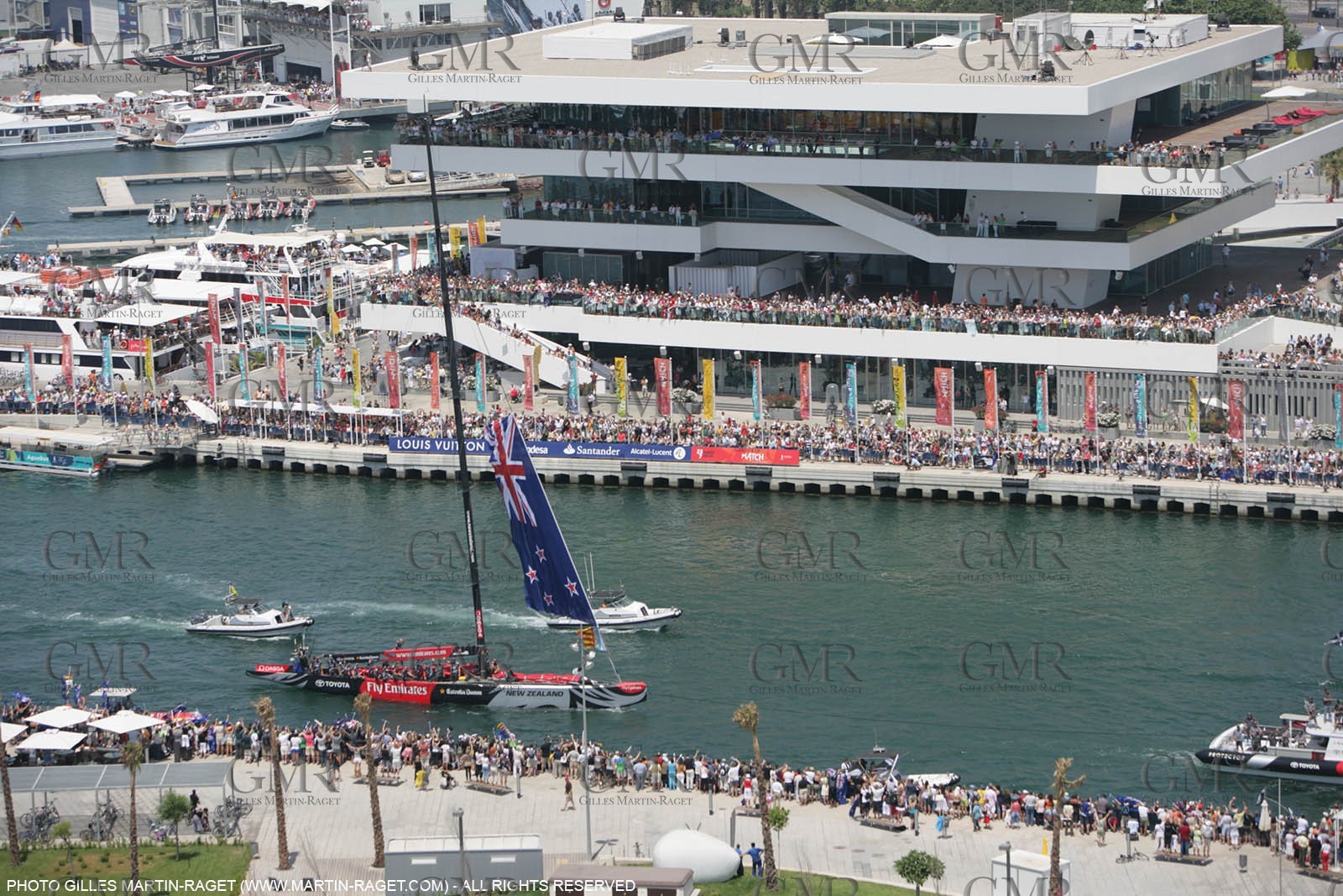 2' 06 2007-Valencia (Spain)- 32nd America's Cup - Final Match - Day 2