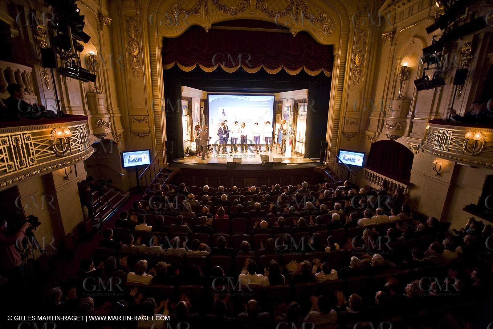 12 08 08 - Paris (FRA) Edouard VII theater - French Sailing Federation - Champions party - French Sailor of the year : Francis Joyon