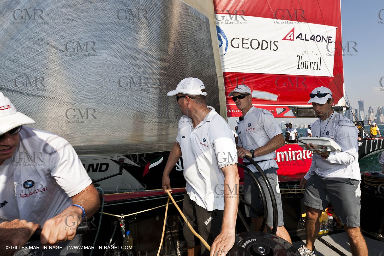 14 11 2010 - Dubai (UAE) - Dubai Louis Vuitton Trophy -  BMW ORACLE Racing - Training - Onboard Vs All 4 one