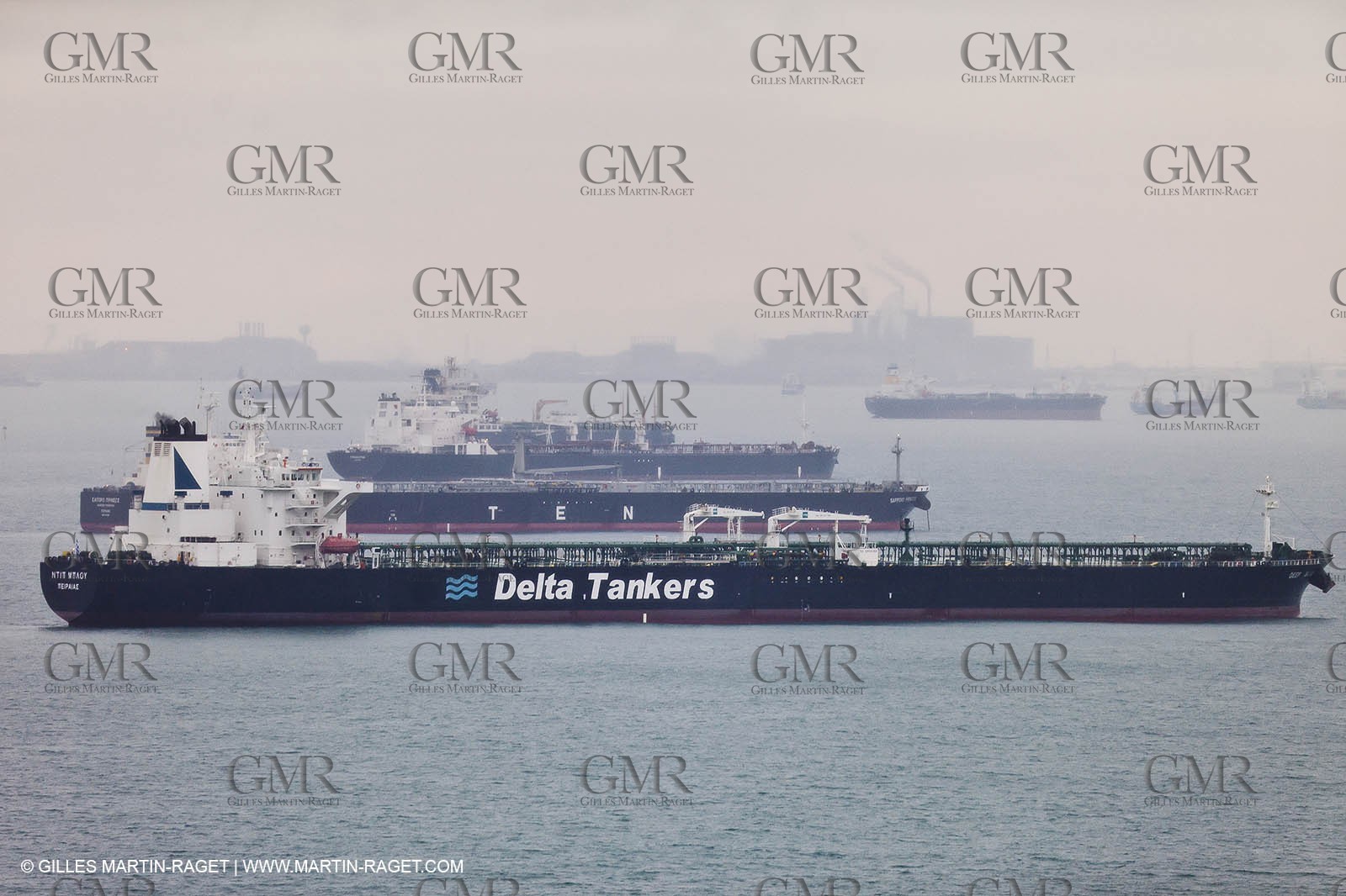 01-11-2010 - FOS (FRA,13) - Grêve du Port Autonome de Marseille - 01 11 2010 - FOS (FRA,13) Commercial Port on strike