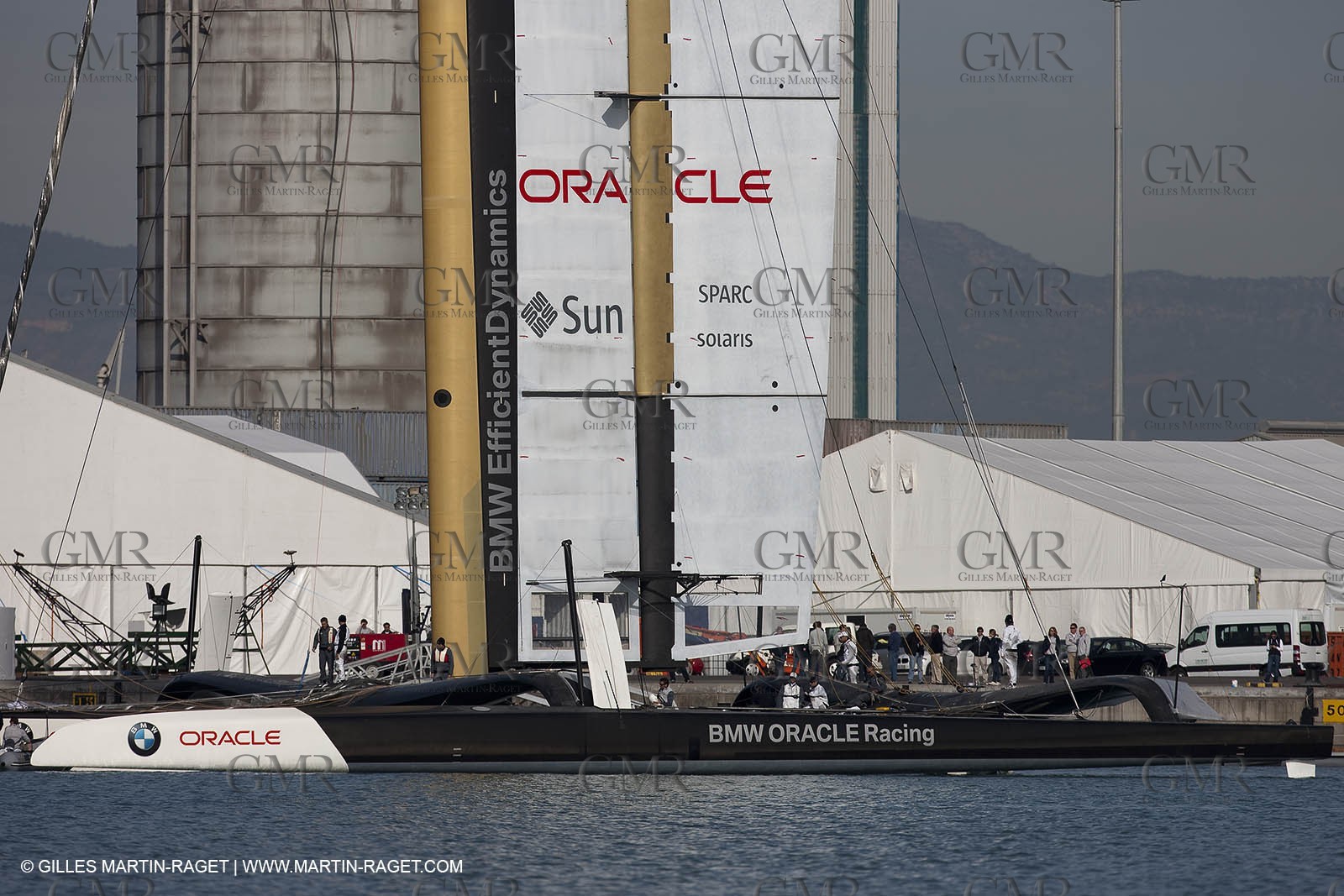 19 01 2010 - Valencia (ESP) - 33rd America's Cup - BMW ORACLE Racing - Boat preparation