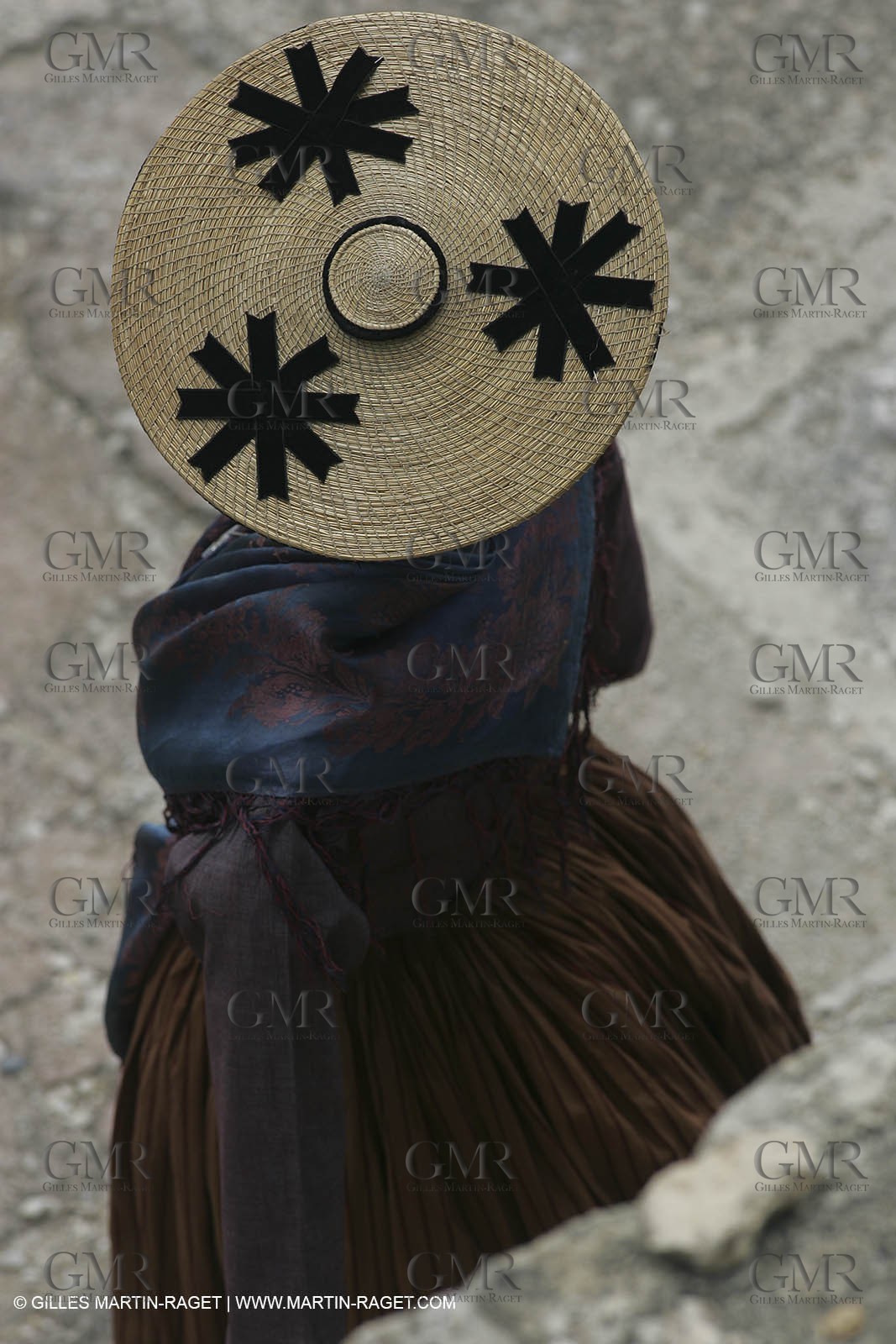 May 2004 - La Tour d'Aigues (FRA, 84) - Old costumes for women of the South exhibition