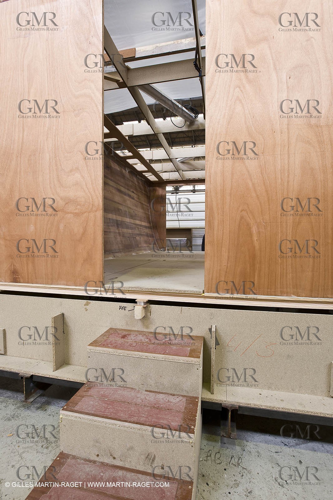 22 01 2008 - La Ciotat (FRA, 13) - Construction of cruising catamaran Nahema at H2X boatyard -modules lamination