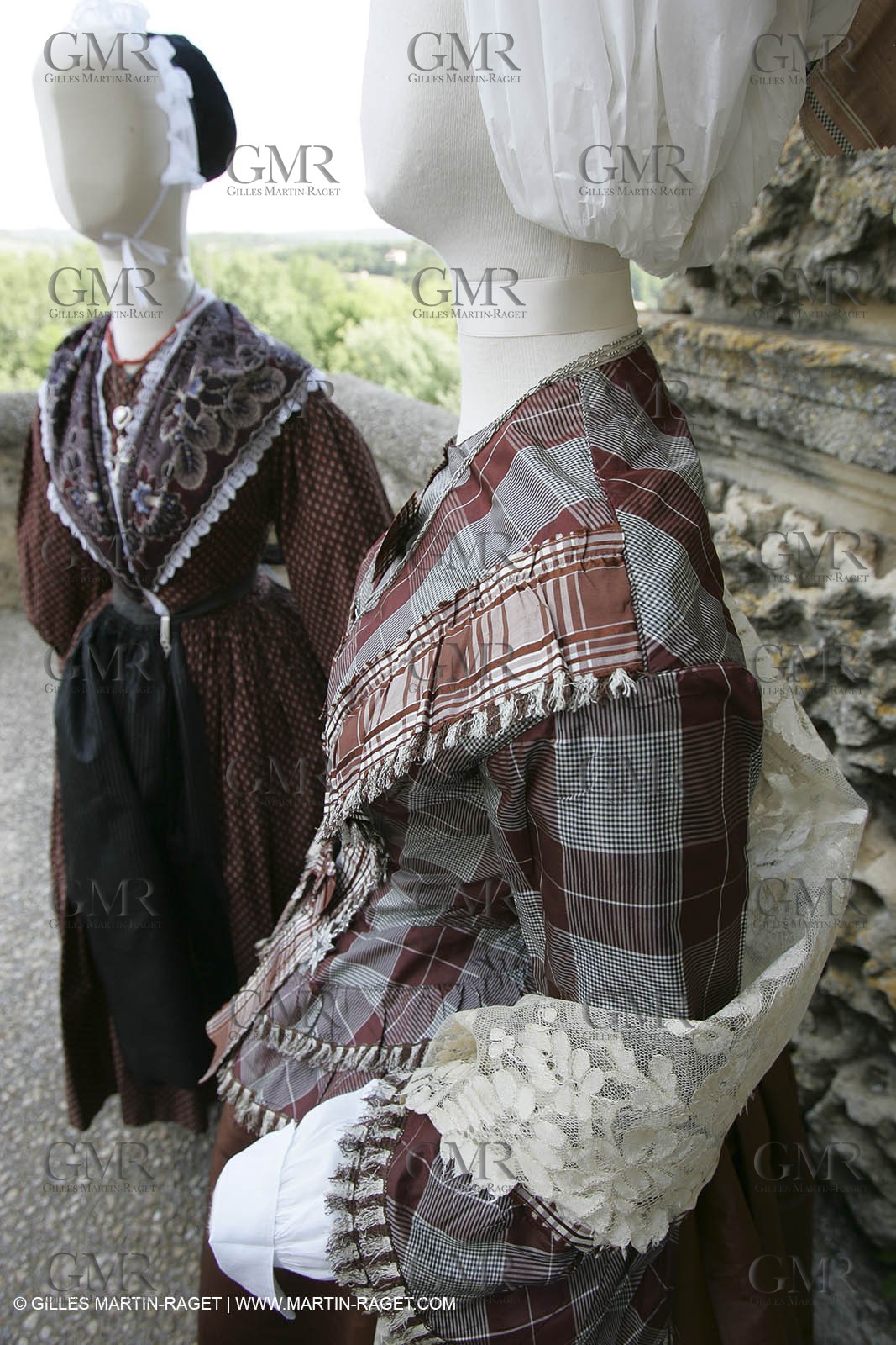May 2004 - La Tour d'Aigues (FRA, 84) - Old costumes for women of the South exhibition