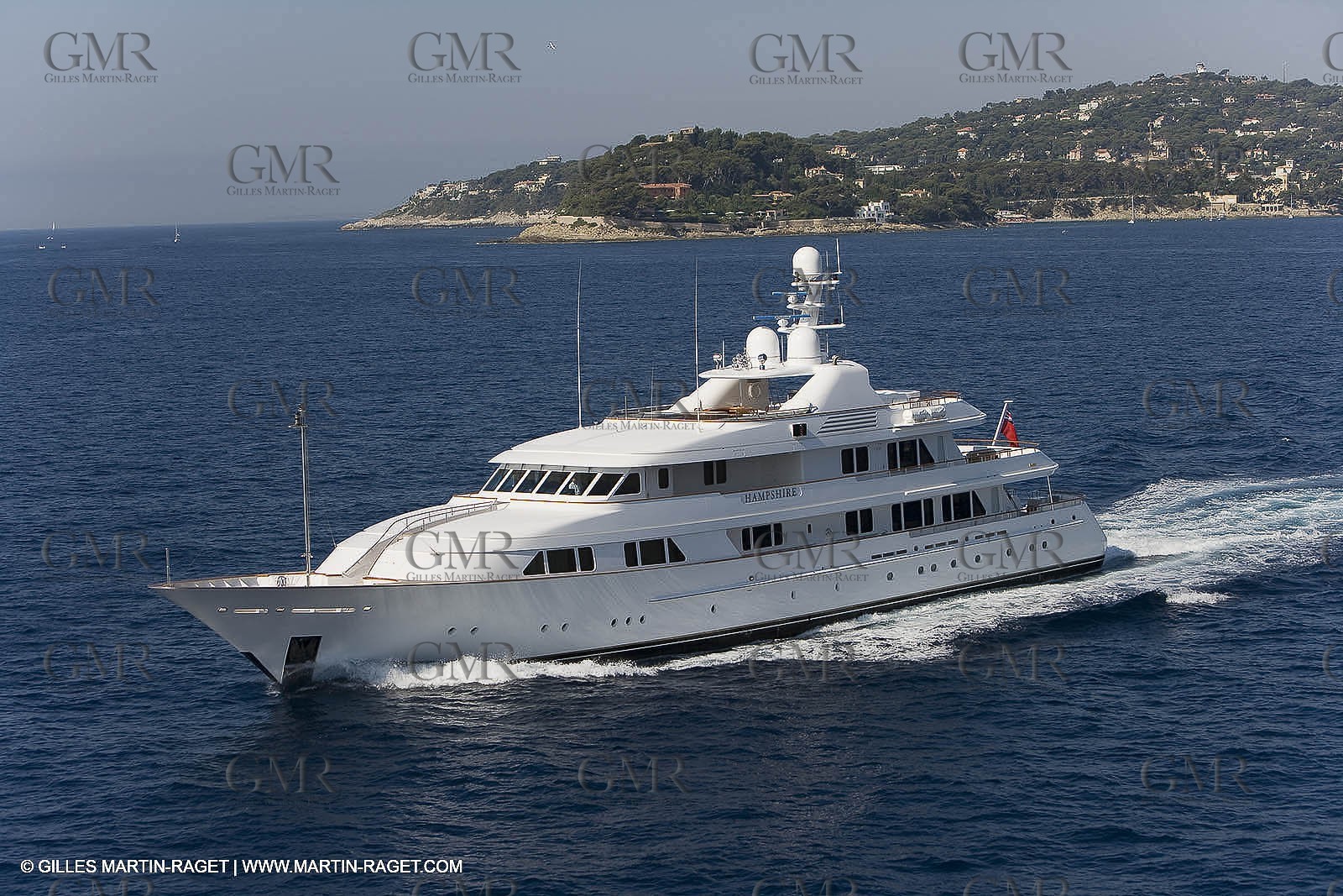 28 07 2007 - St Jean Cap Ferrat - SuperYachts - Motor Yachts - Hampshire