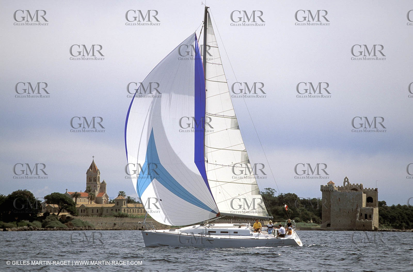 Crusing monohull sailing