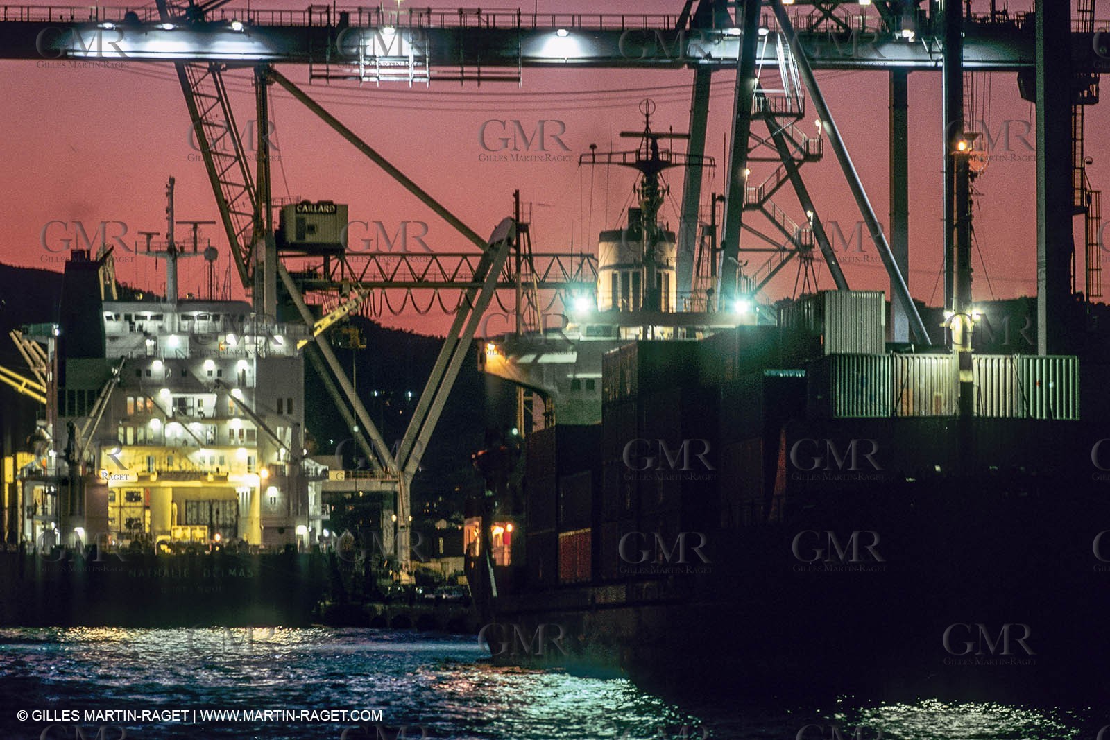 Monde maritime, opérations porturaires, ports, manoeuvres, marine world, harbour operations, maritime shipping,