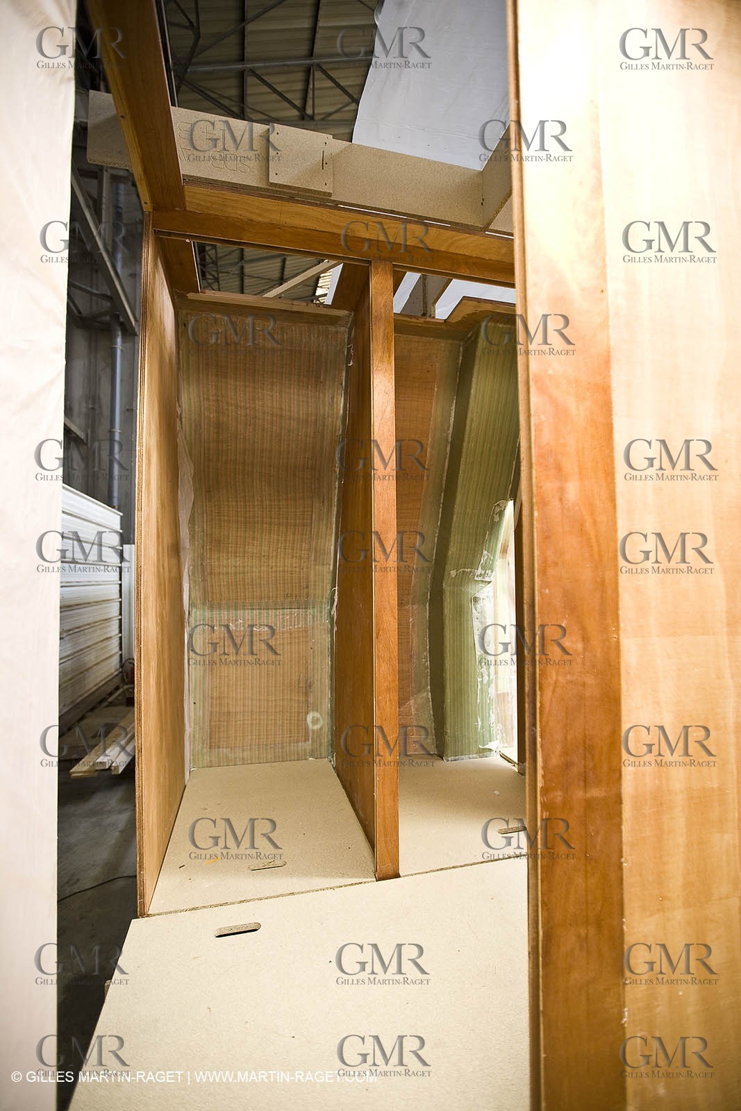 22 01 2008 - La Ciotat (FRA, 13) - Construction of cruising catamaran Nahema at H2X boatyard -modules lamination