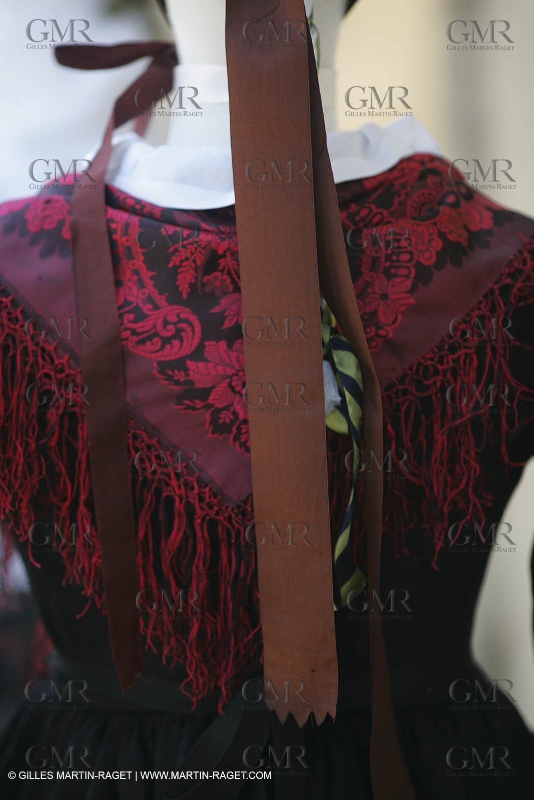 May 2004 - La Tour d'Aigues (FRA, 84) - Old costumes for women of the South exhibition