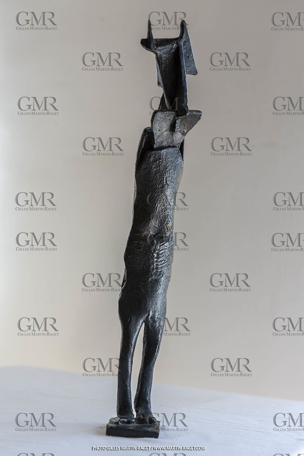 19 07 2020, St Rémy de Provence, (FRA,13), Oeuvre de Germaine Richier, Tauromachie 1956, bronze patinée foncée, numéroté 5 8, Fondeur L.Thinot, 43 X 7 X 12 cm, collection particulière,