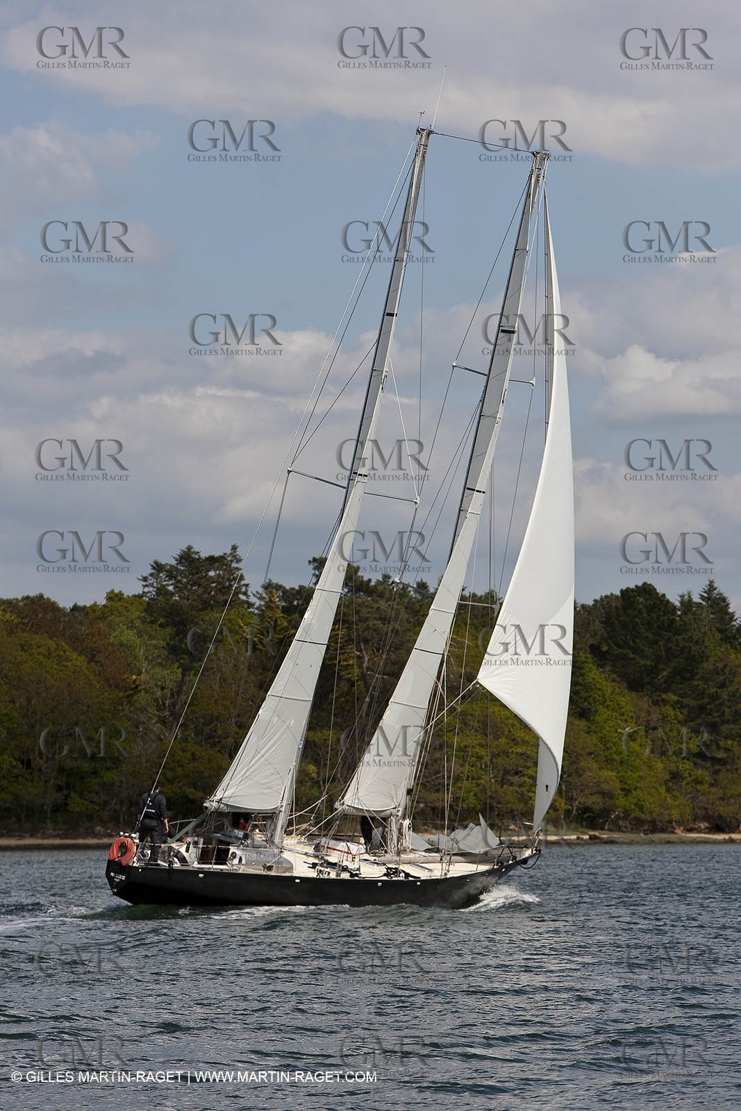 19 05 2010- Benodet (FRA,56)  -  Pen Duick III  sailing in Odet river