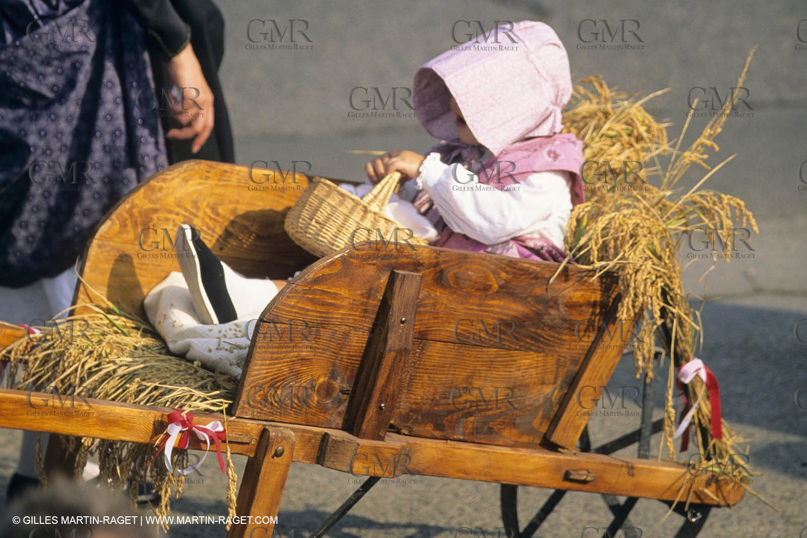 Arles (FRA,13) - Costume from Arles Fest