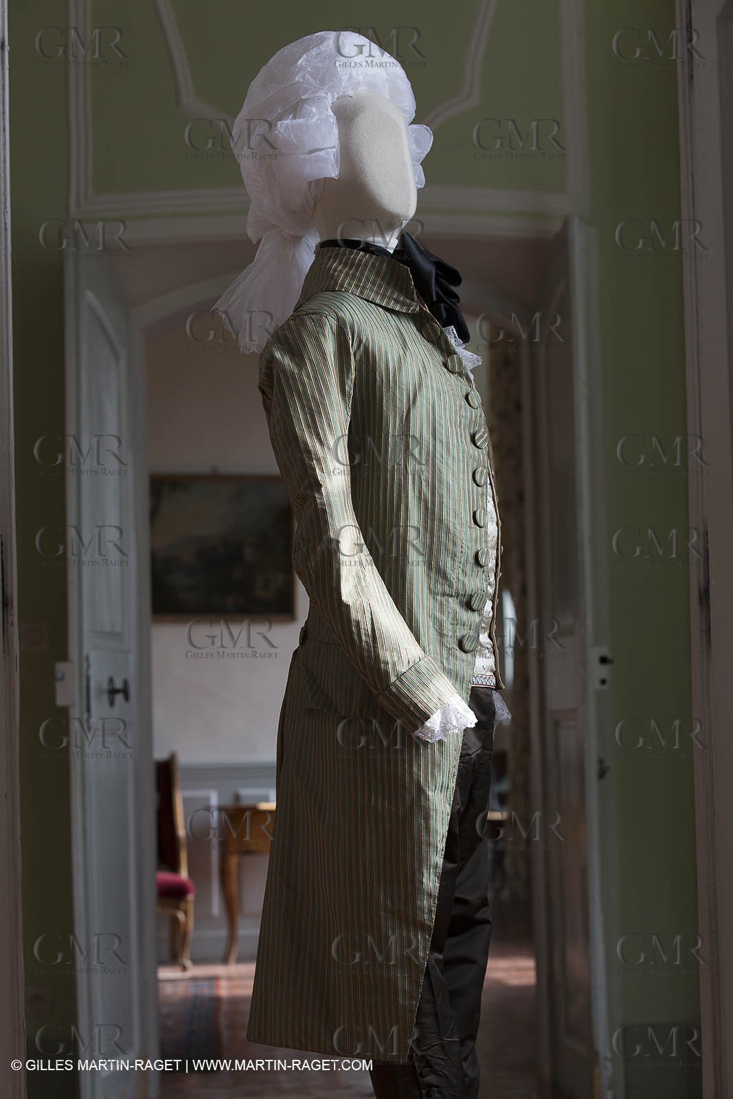 31 10 2013 - Ansouis (FRA,84) - Ansouis castle - Costumes of the exhibit Men costumes