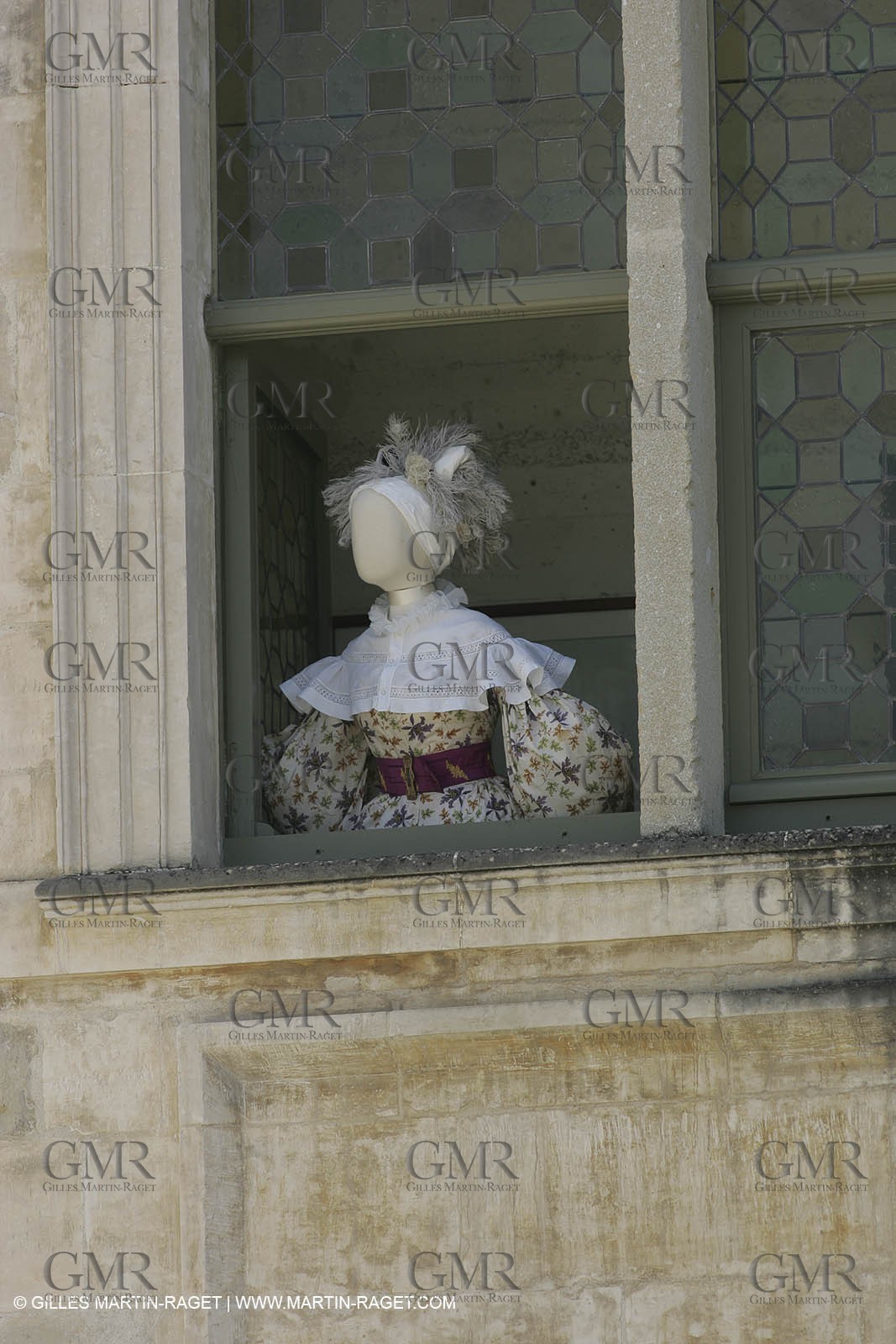May 2004 - La Tour d'Aigues (FRA, 84) - Old costumes for women of the South exhibition