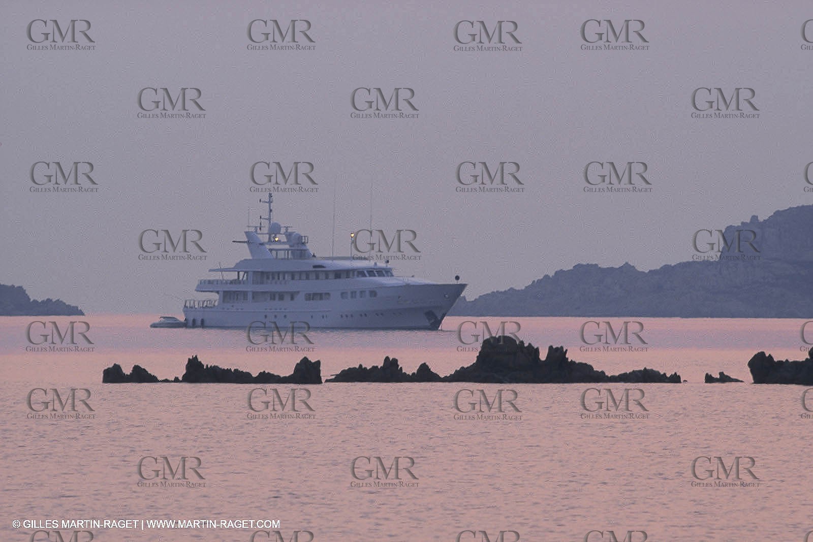 Powerboating, super Yachts