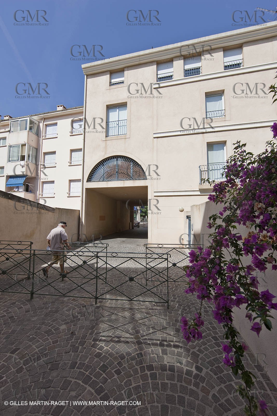 28 07 2009 - Sanary sur mer (FRA,83) - Arnaldi parking - Saint Nazaire area