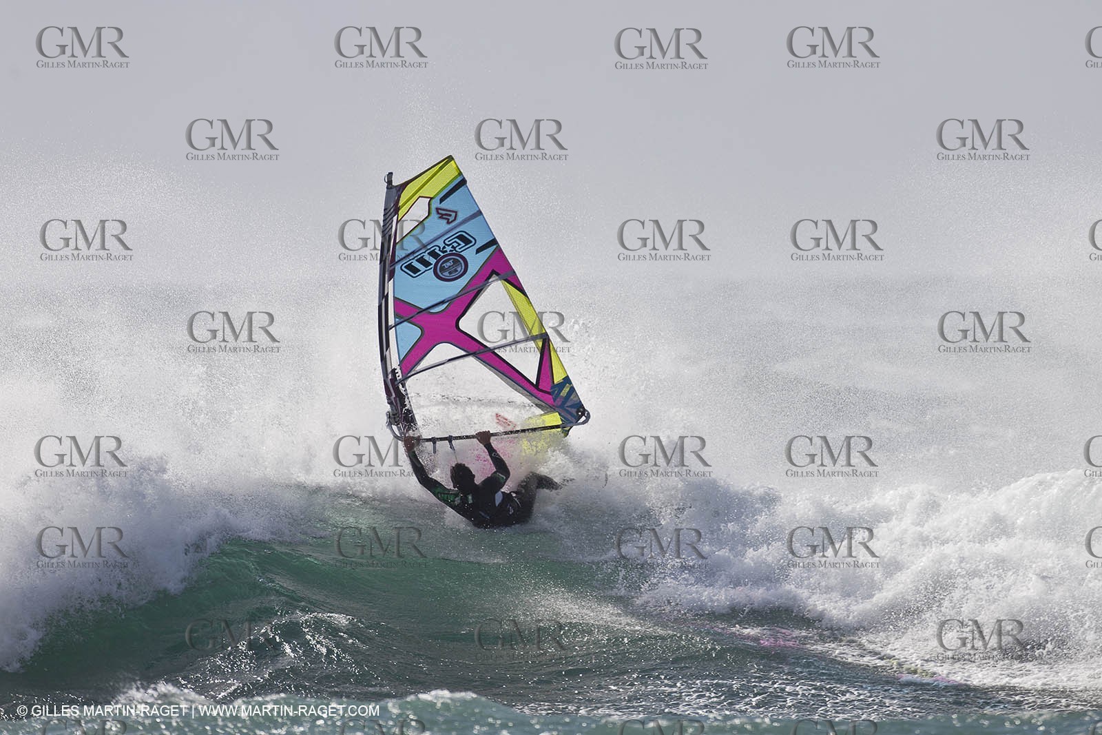 25 10 2010 - Marseille (FRA,13) - Gale Force 9 on the sailboard spot