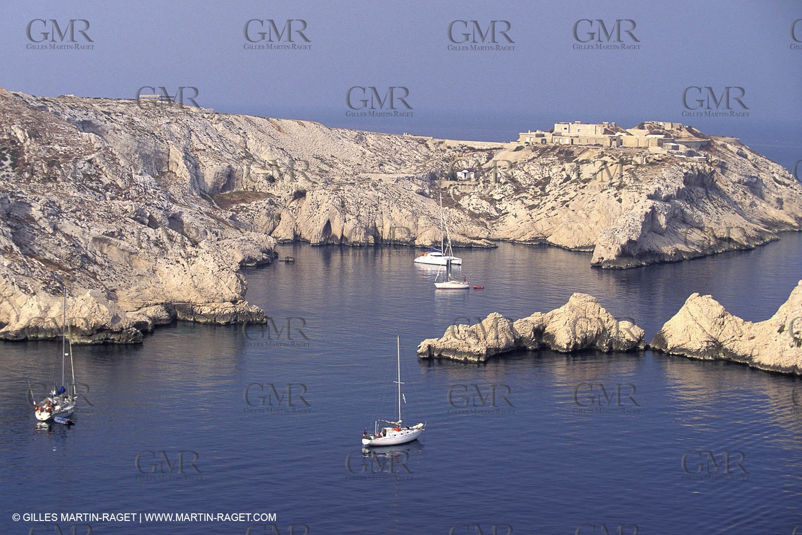 Cruising monohull mooring