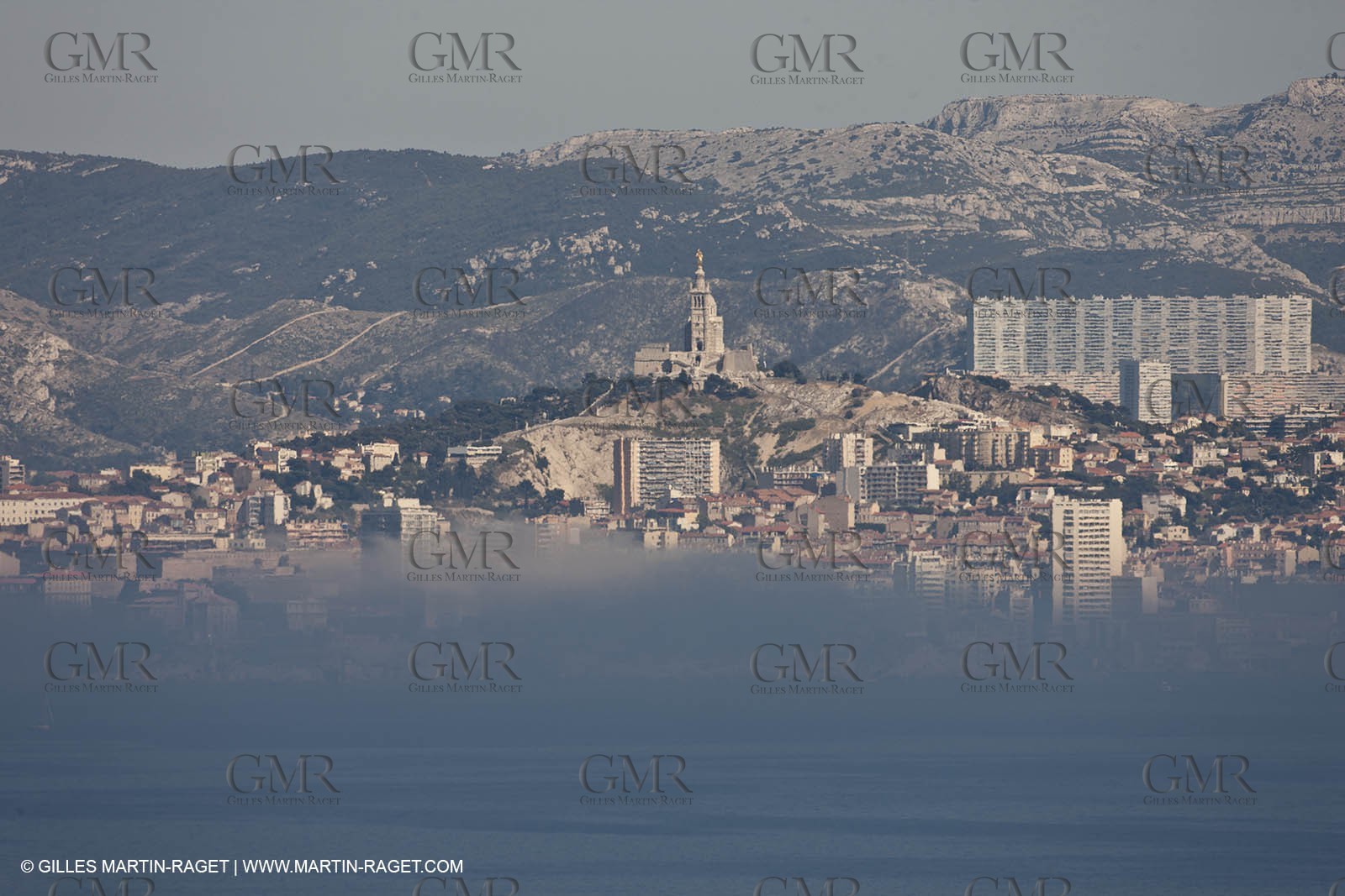 30 06 2011 - Marseille (FRA,13) - local Fog called la nèble