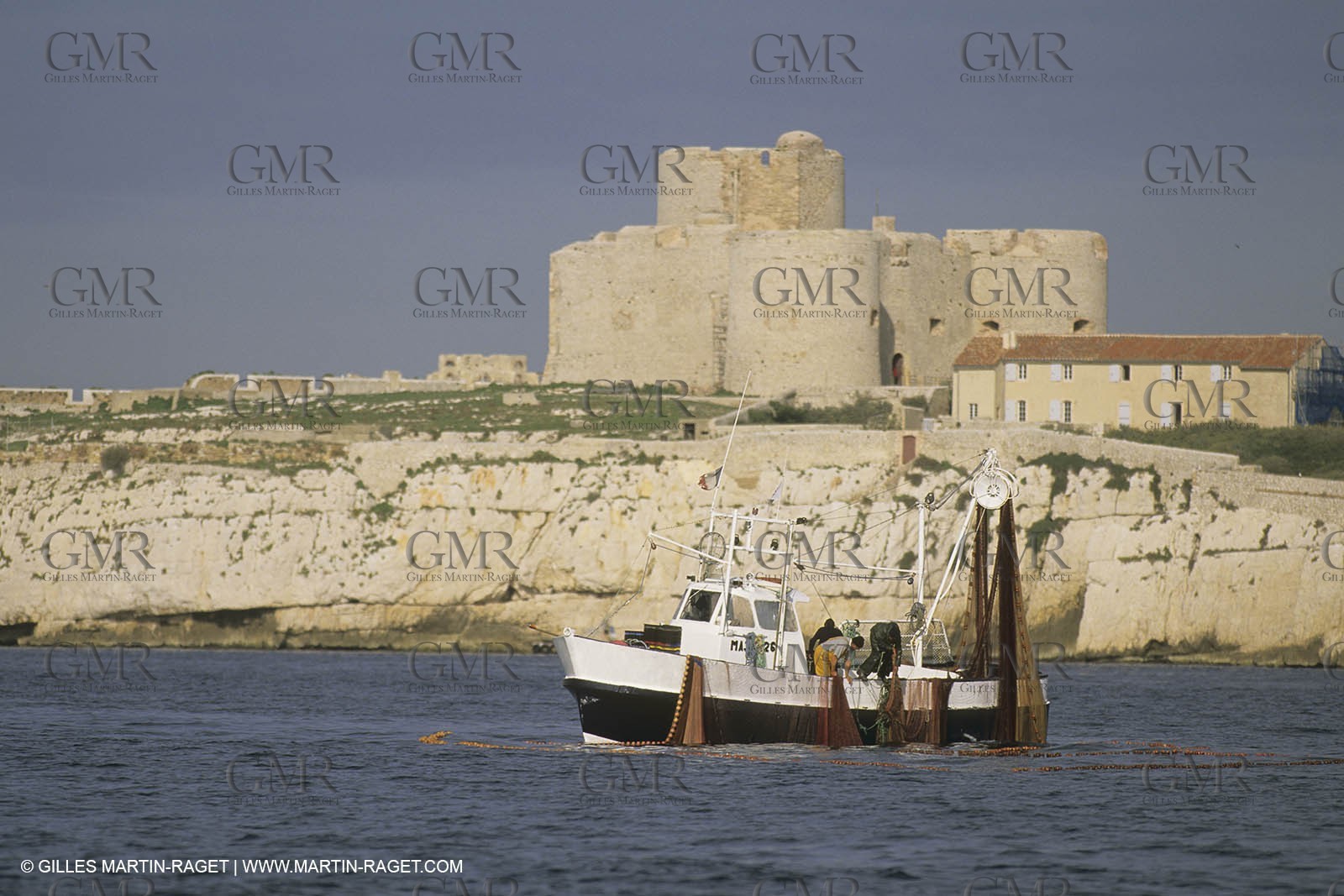 Pêche, barques, pointus, pêcheurs
