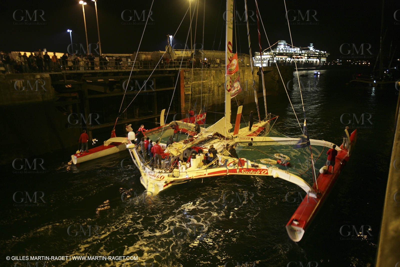 27 10 2006 - Saint Malo (FRA) - Route du Rhum 2006 - Thomas Coville - Sodeb'O - Lock passage