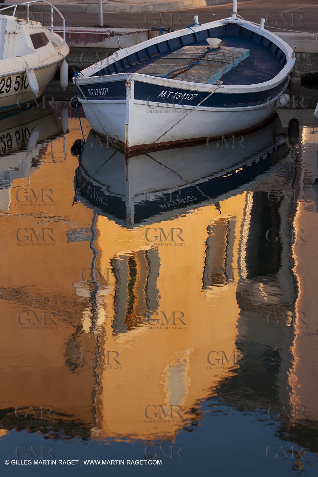 14 03 2012 - Martigues (FRA,13) - neighborhood Le Miroir (the mirror)