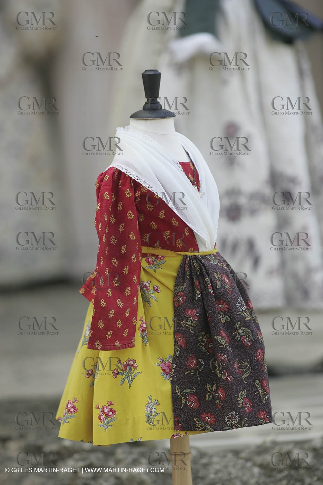 May 2004 - La Tour d'Aigues (FRA, 84) - Old costumes for women of the South exhibition