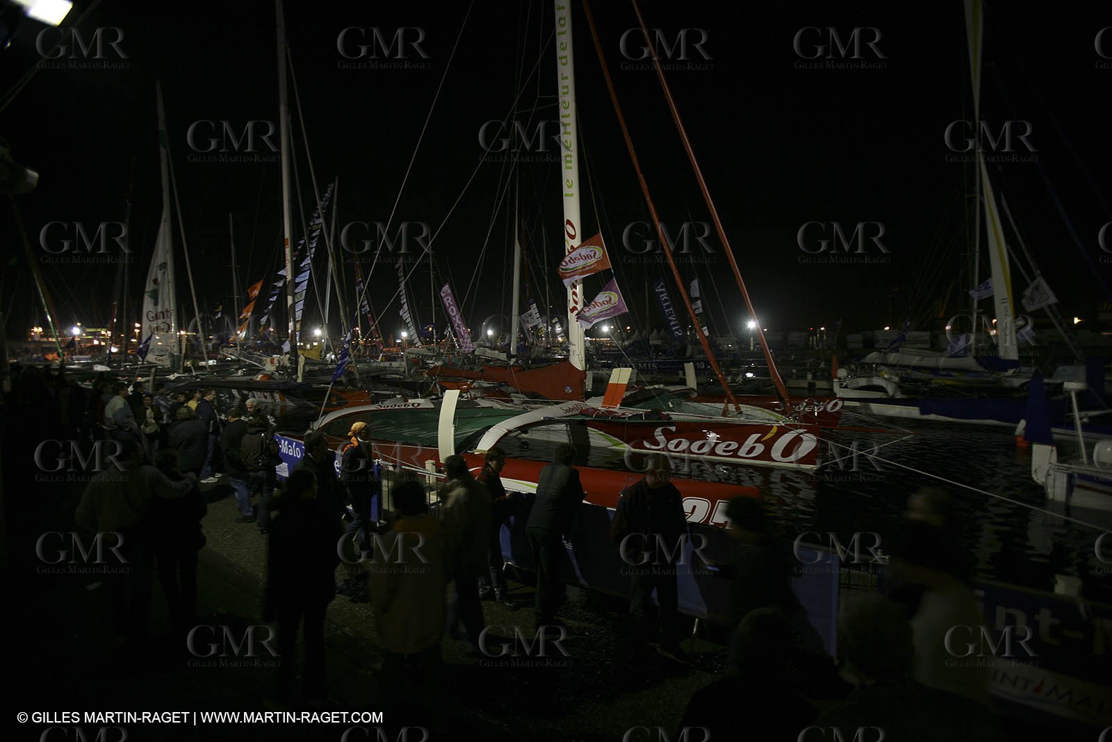 27 10 2006 - Saint Malo (FRA) - Route du Rhum 2006 - Dock ambiances